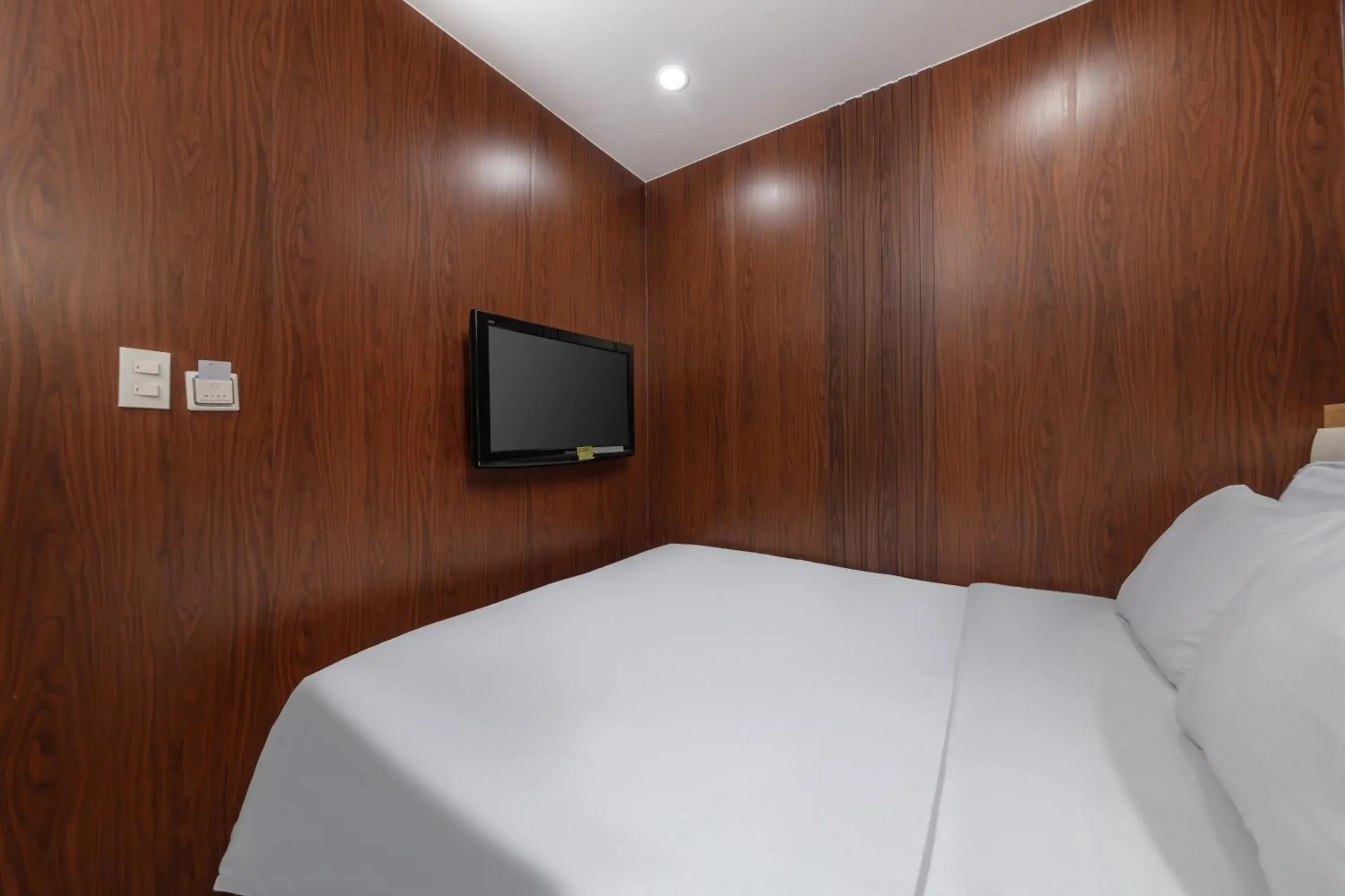 Bedroom, Bed in Millennium Hanoi Hotel Bedroom, Bed in Millennium Hanoi Hotel