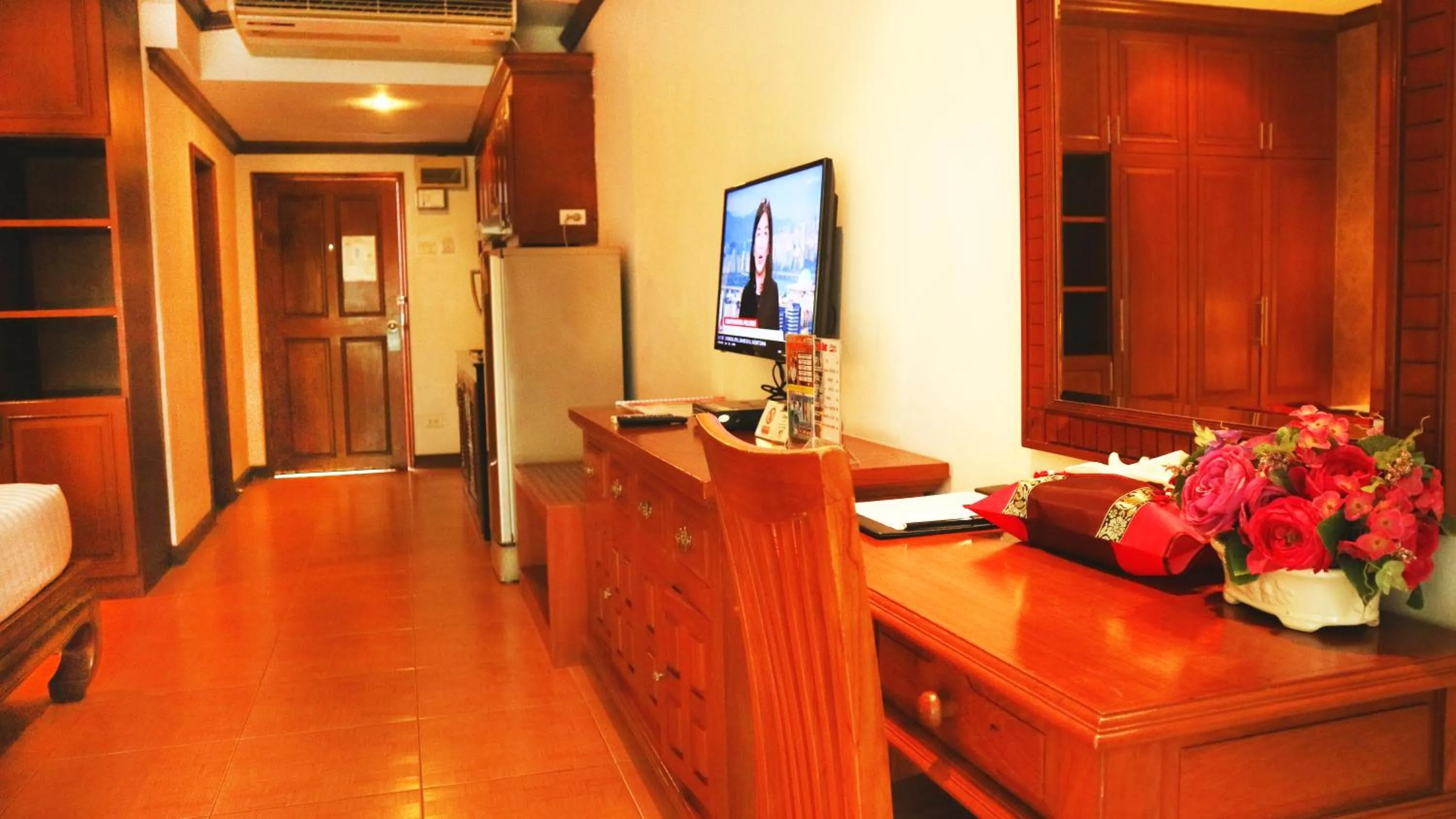 Communal lounge/ TV room in Aiyaree Place Hotel SHA PLUS
