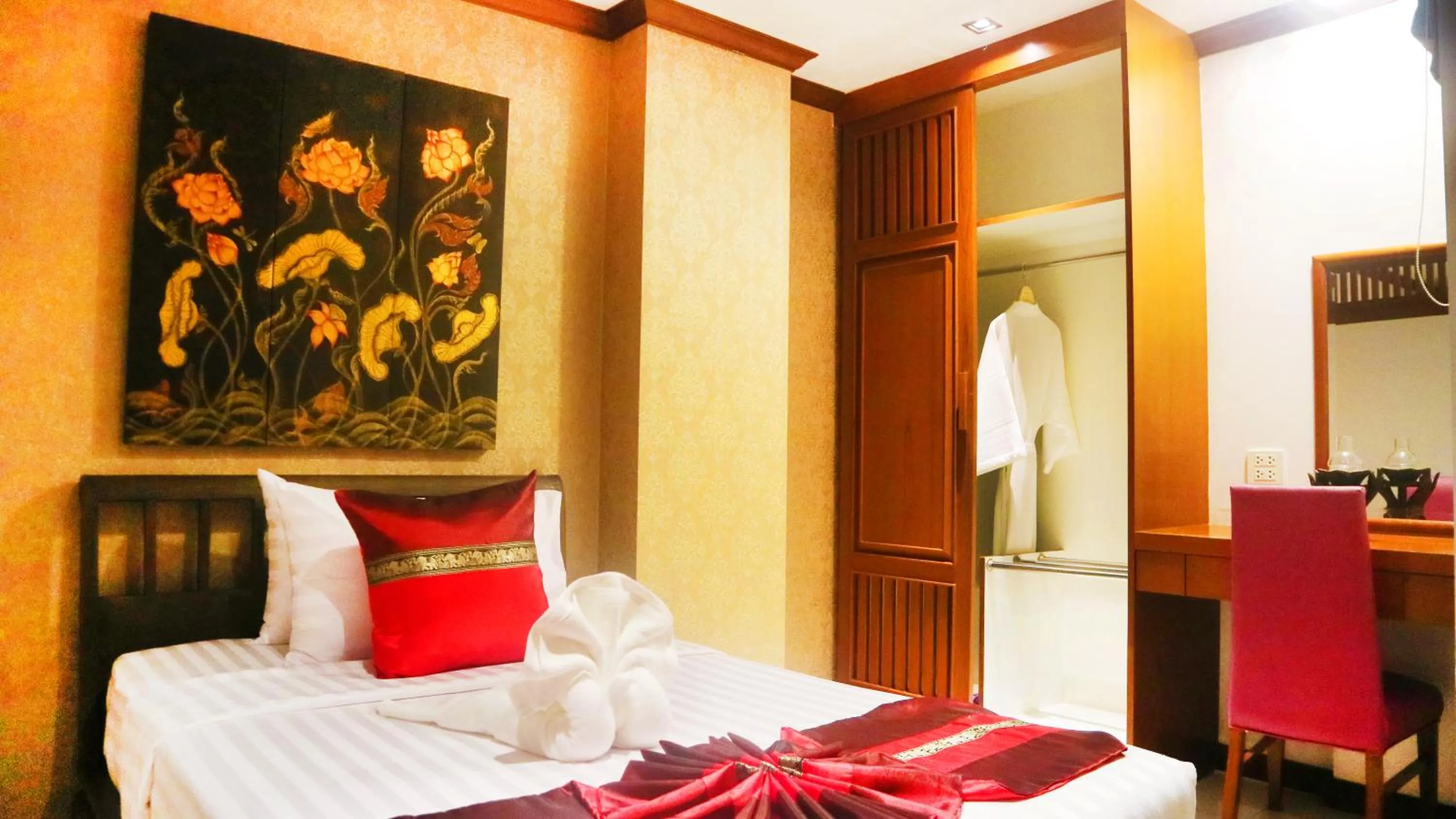 Bedroom, Bed in Aiyaree Place Hotel SHA PLUS