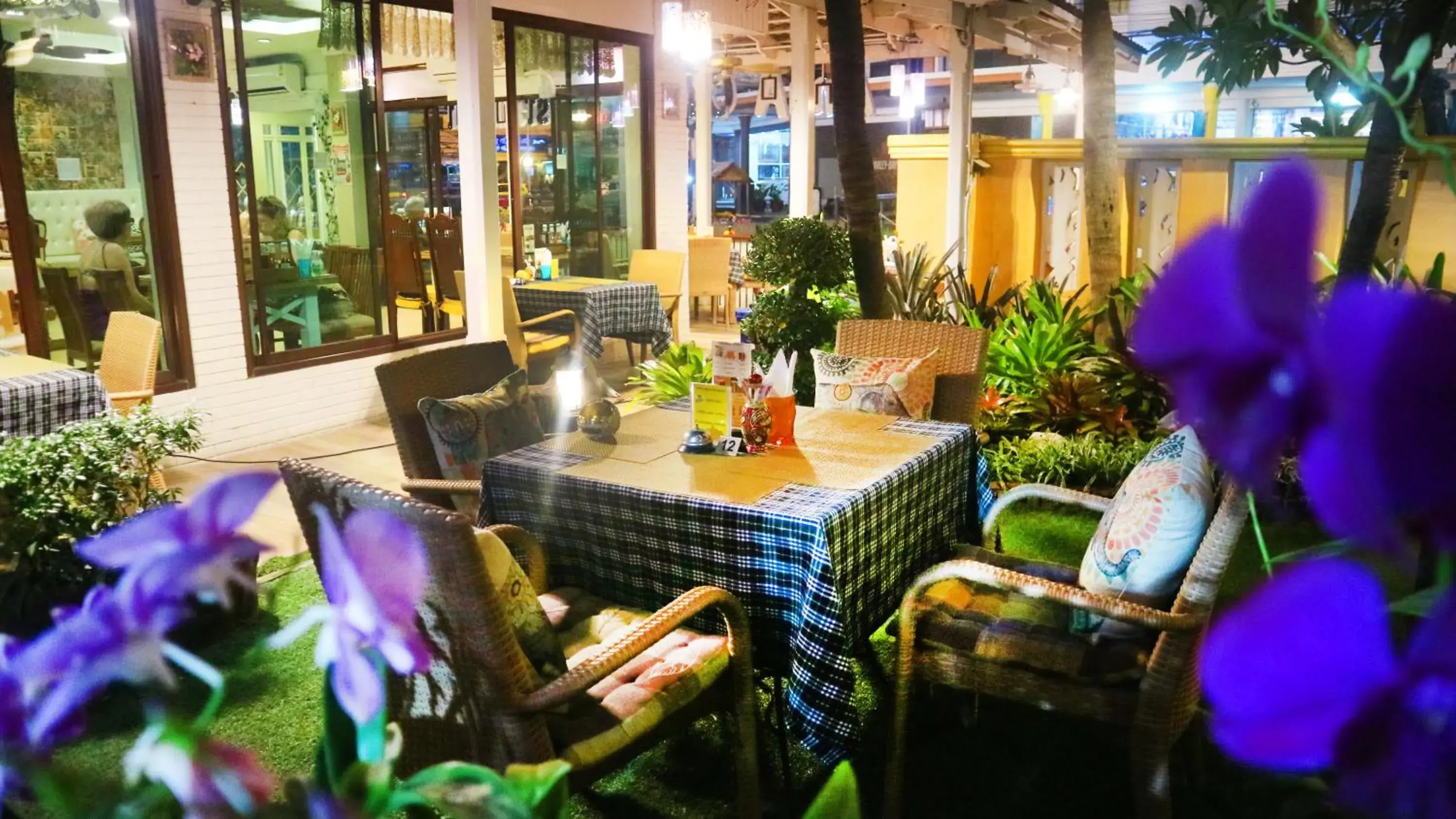 Restaurant/places to eat in Aiyaree Place Hotel SHA PLUS Restaurant/places to eat in Aiyaree Place Hotel SHA PLUS