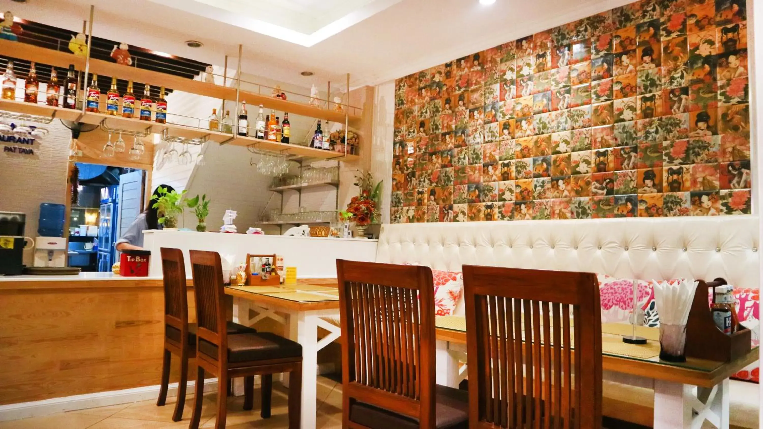 Restaurant/places to eat in Aiyaree Place Hotel SHA PLUS Restaurant/places to eat in Aiyaree Place Hotel SHA PLUS