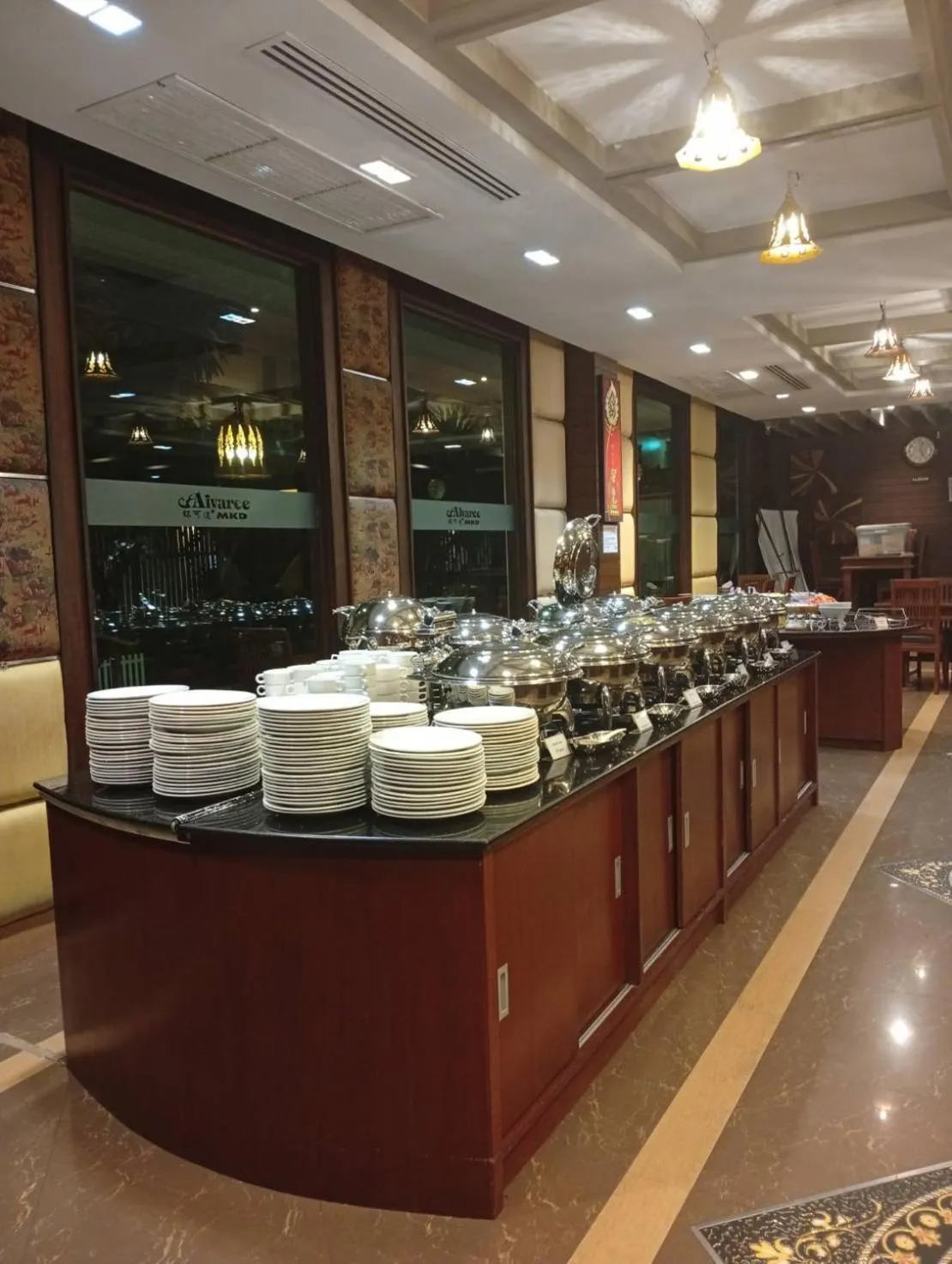 Restaurant/places to eat in Aiyaree Place Hotel SHA PLUS