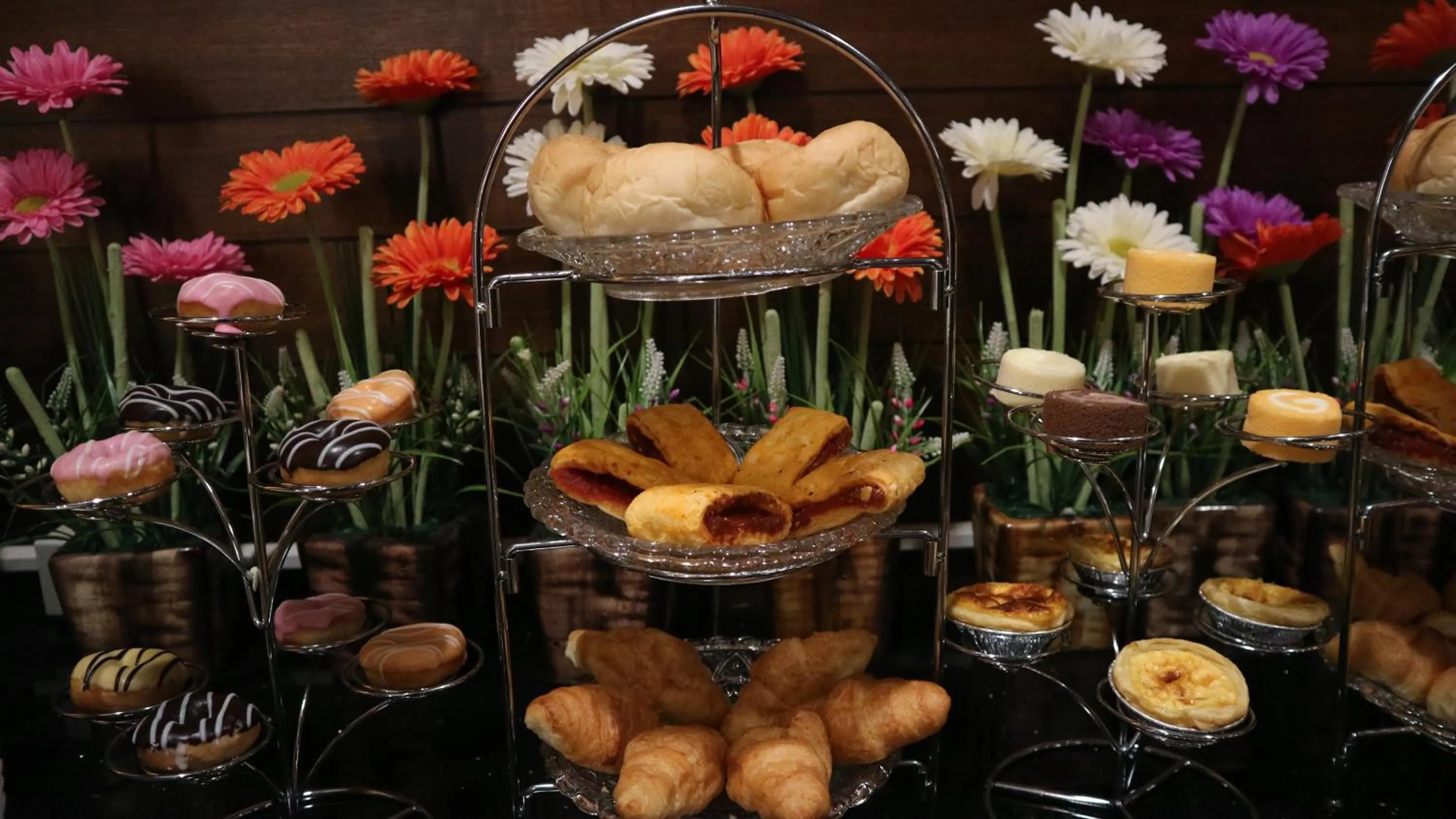 Food and drinks in Aiyaree Place Hotel SHA PLUS