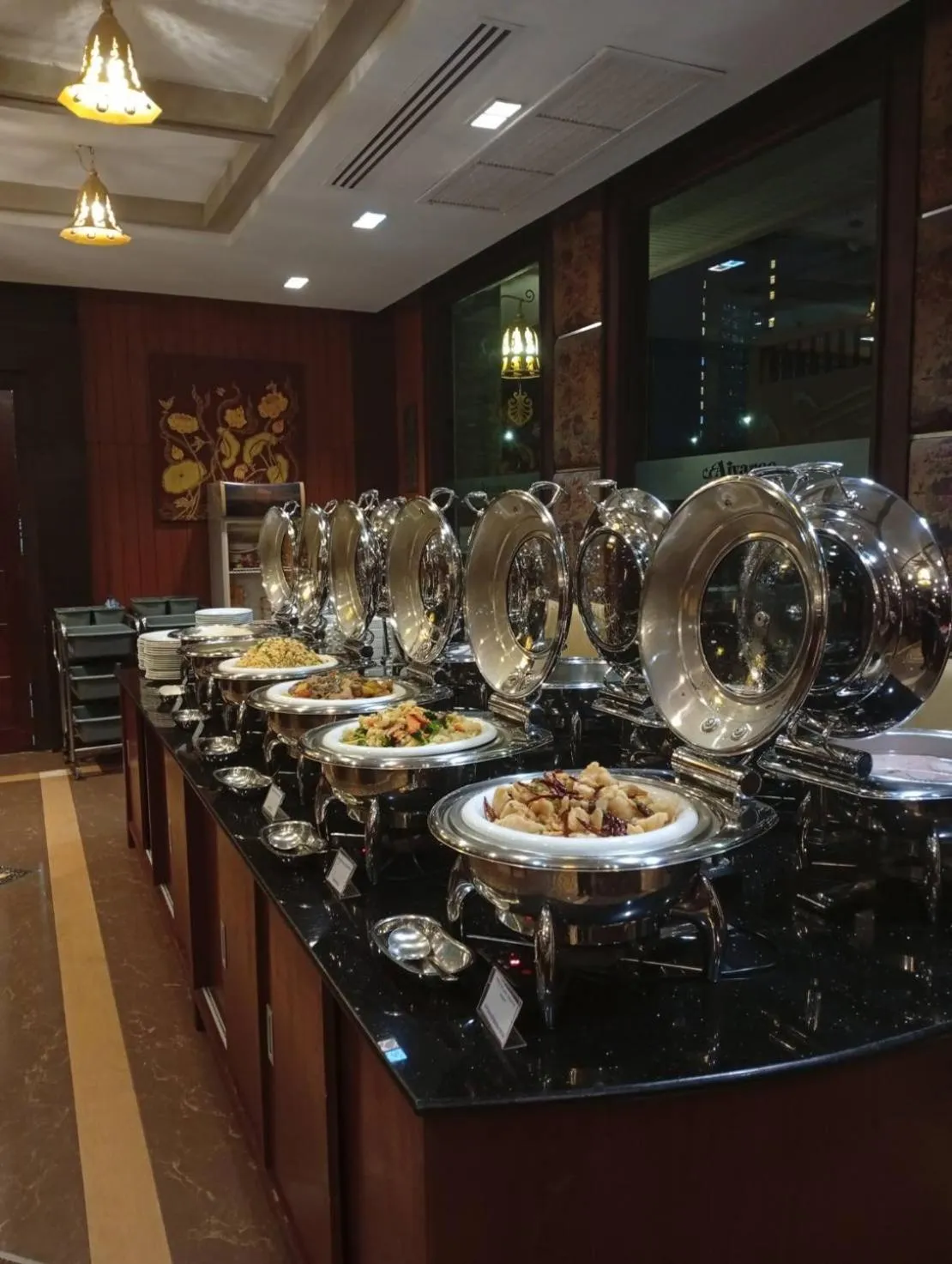 Restaurant/places to eat in Aiyaree Place Hotel SHA PLUS