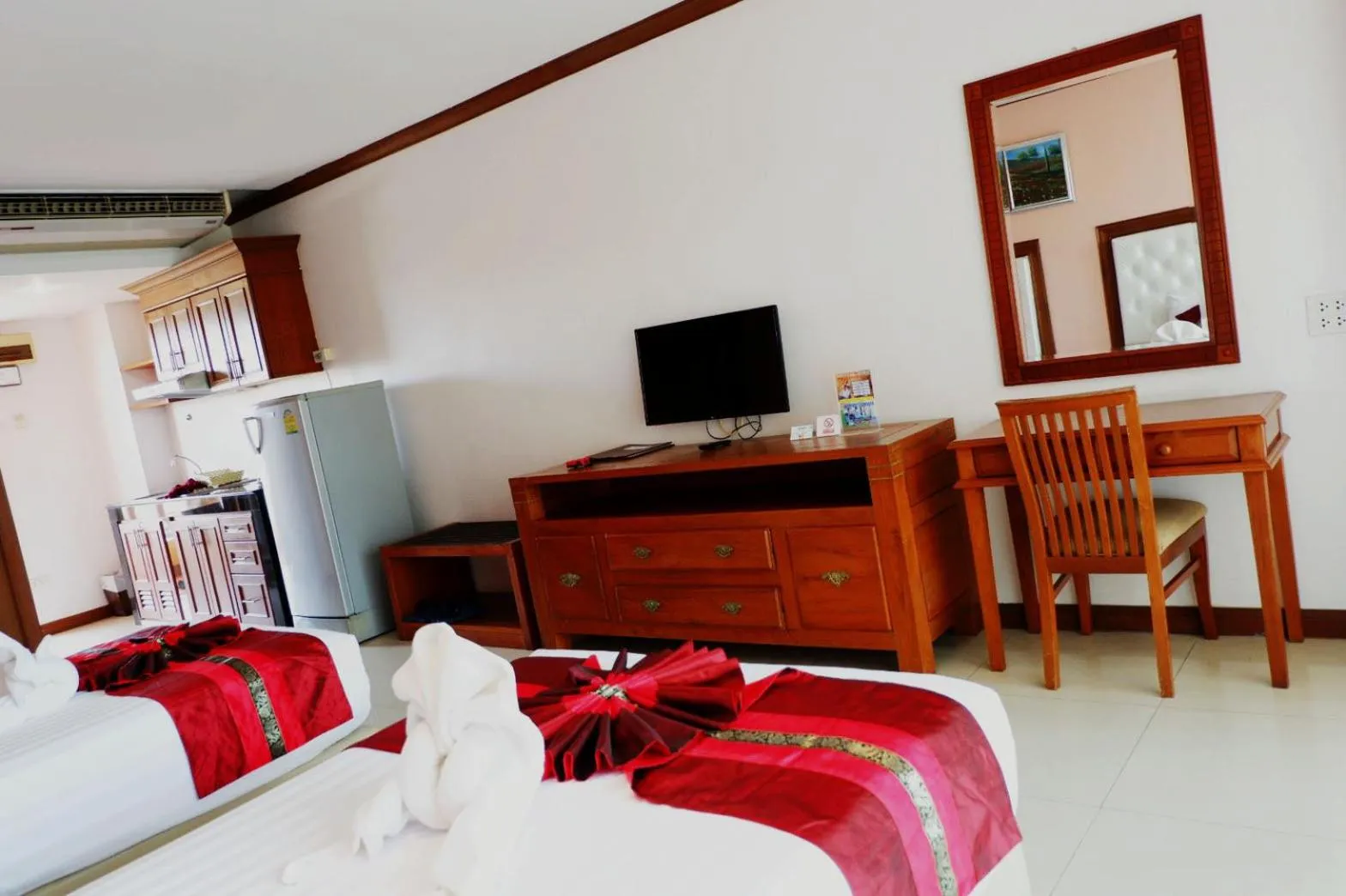 Communal lounge/ TV room in Aiyaree Place Hotel SHA PLUS