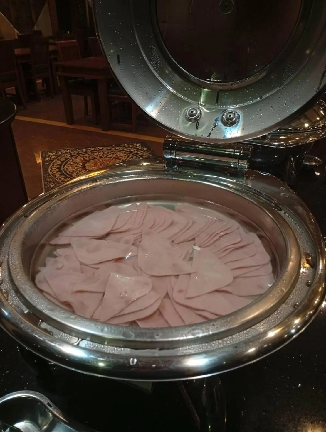 Restaurant/places to eat in Aiyaree Place Hotel SHA PLUS