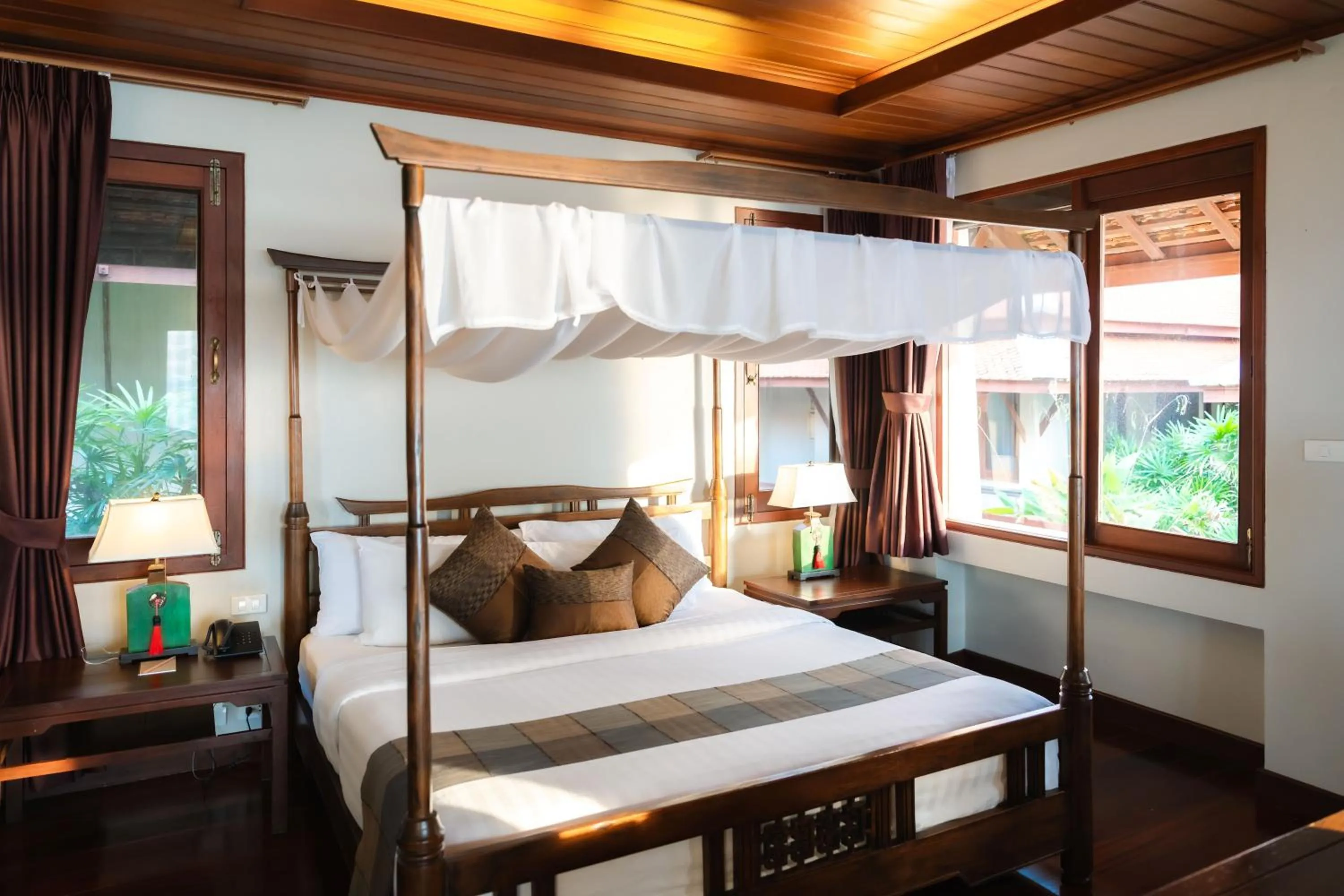 Guests, Bed in Khaolak Laguna Resort