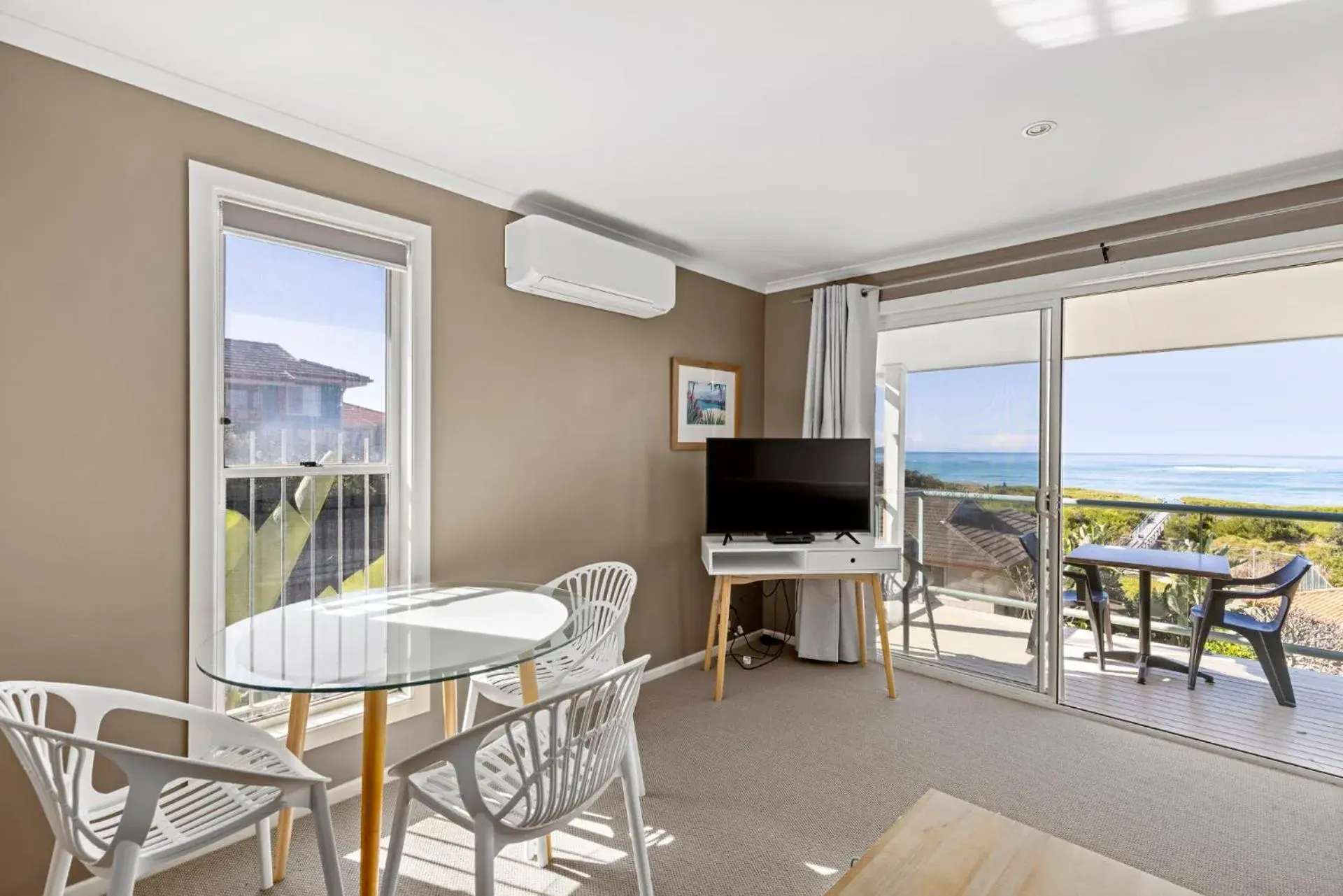 Aqualuna Beach Resort Aqualuna Beach Resort