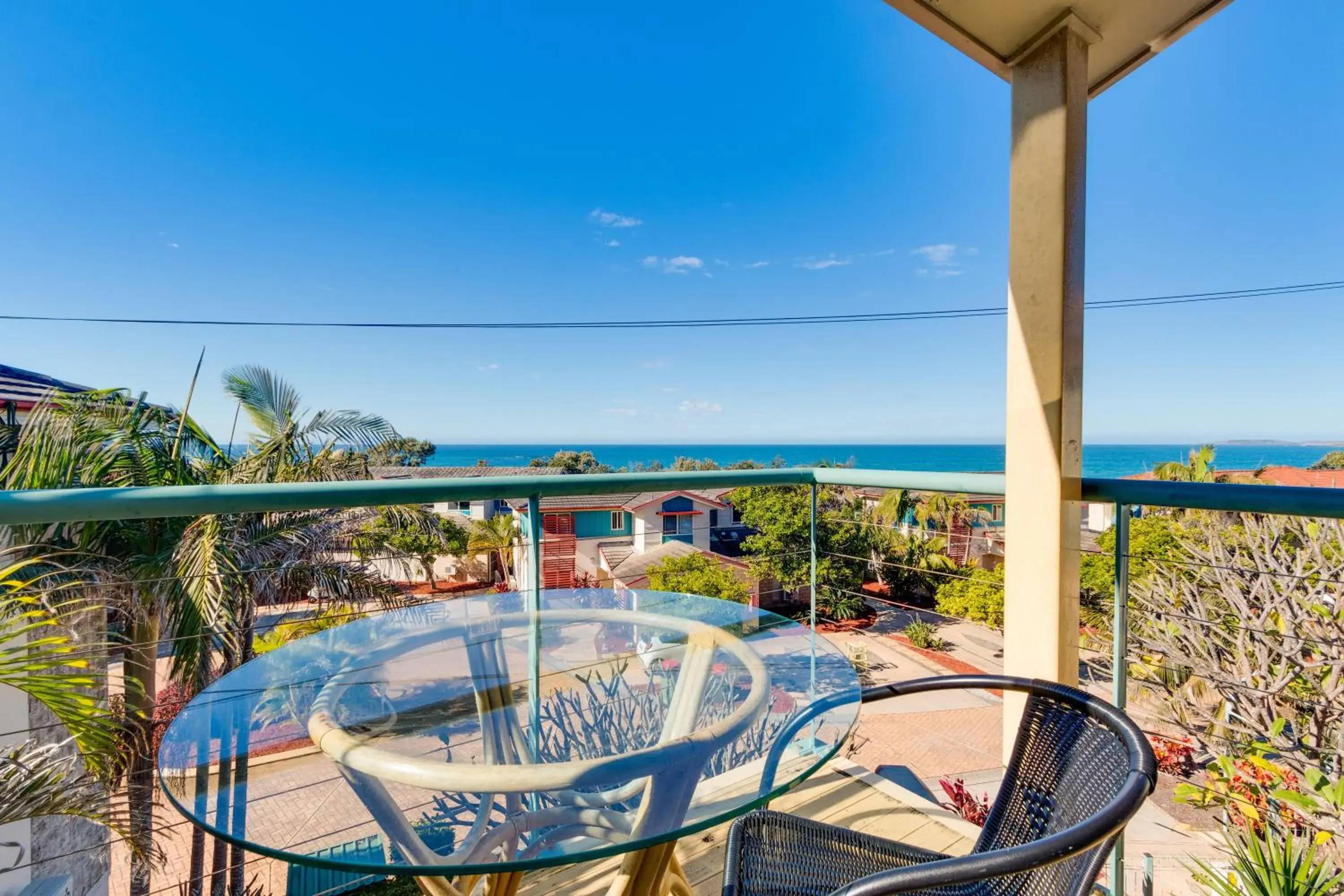 Aqualuna Beach Resort Aqualuna Beach Resort