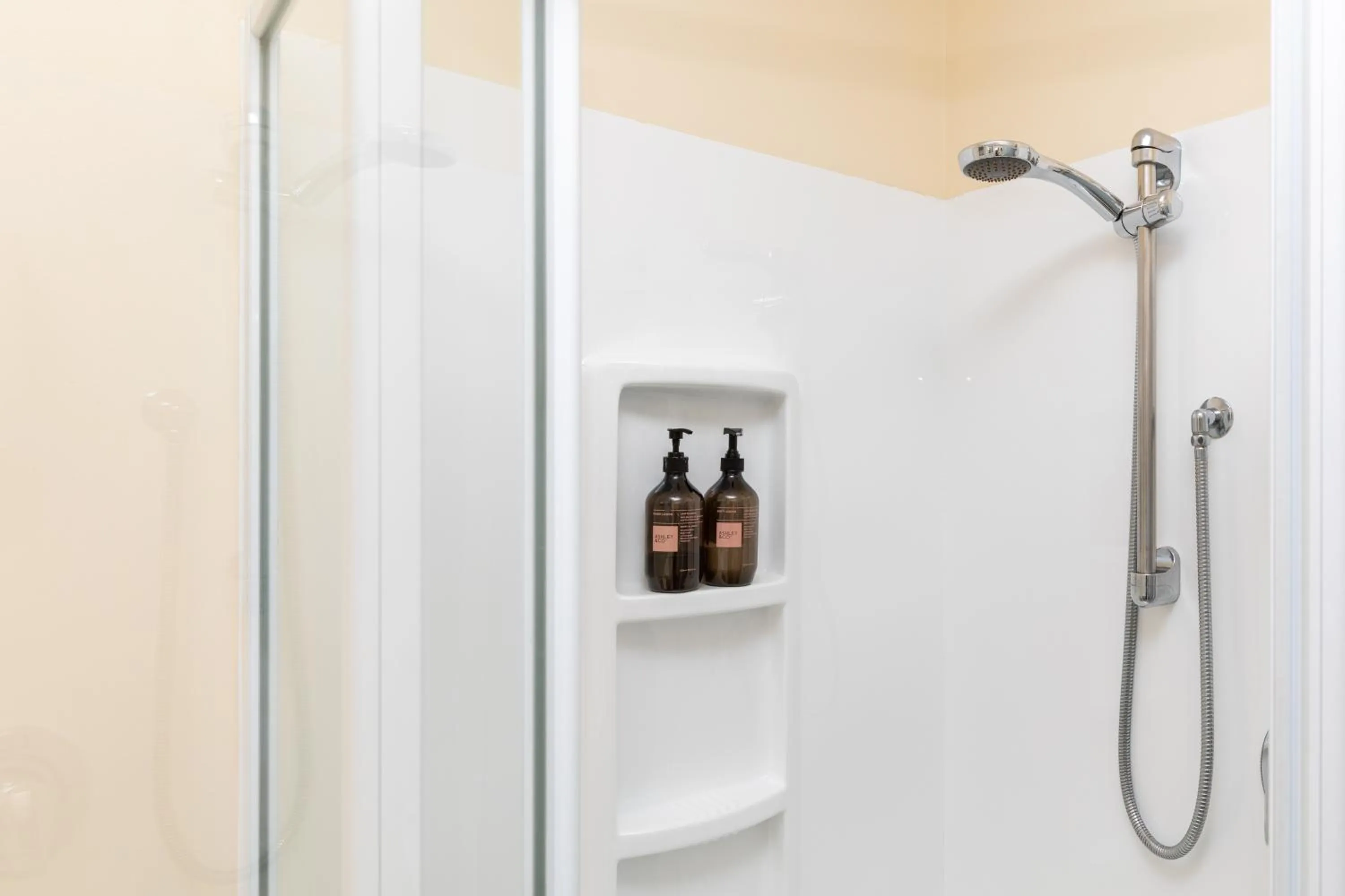 Shower in Amber Court Motel Nelson