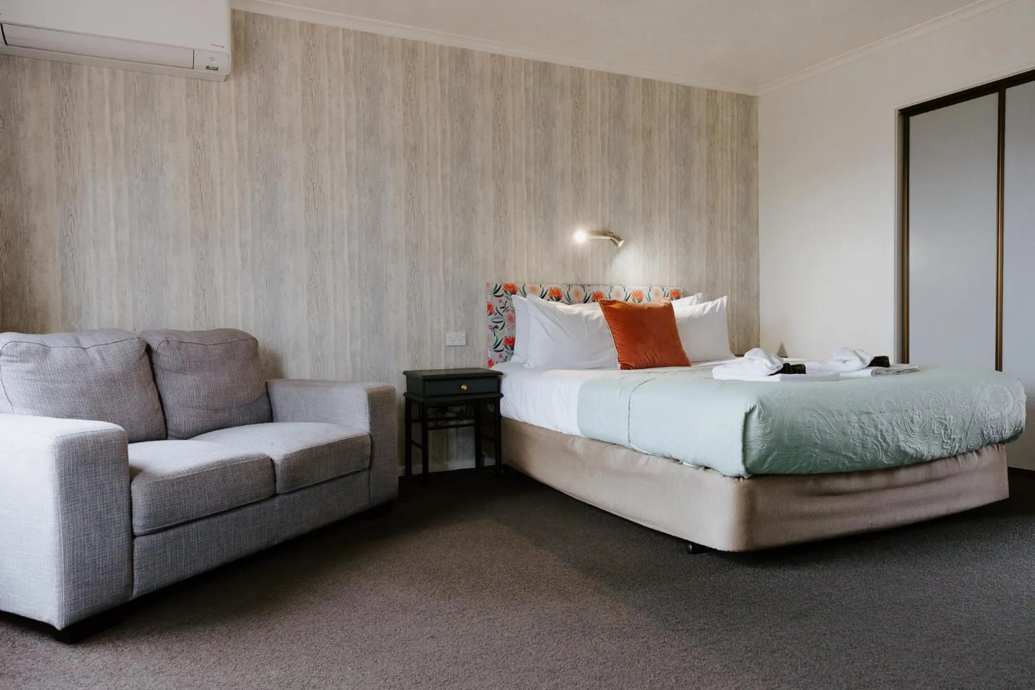 Bed in Amber Court Motel Nelson