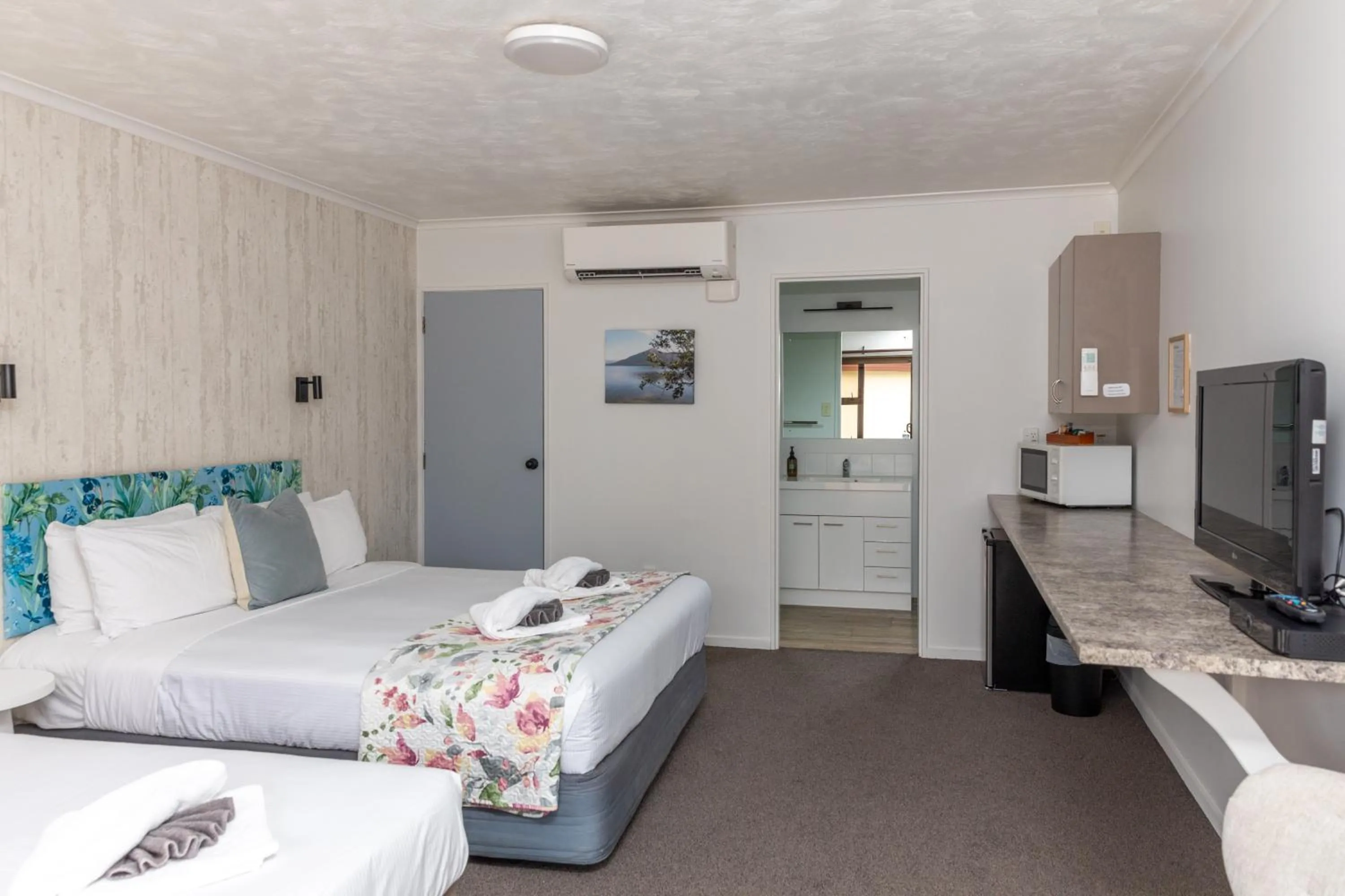 Bed in Amber Court Motel Nelson