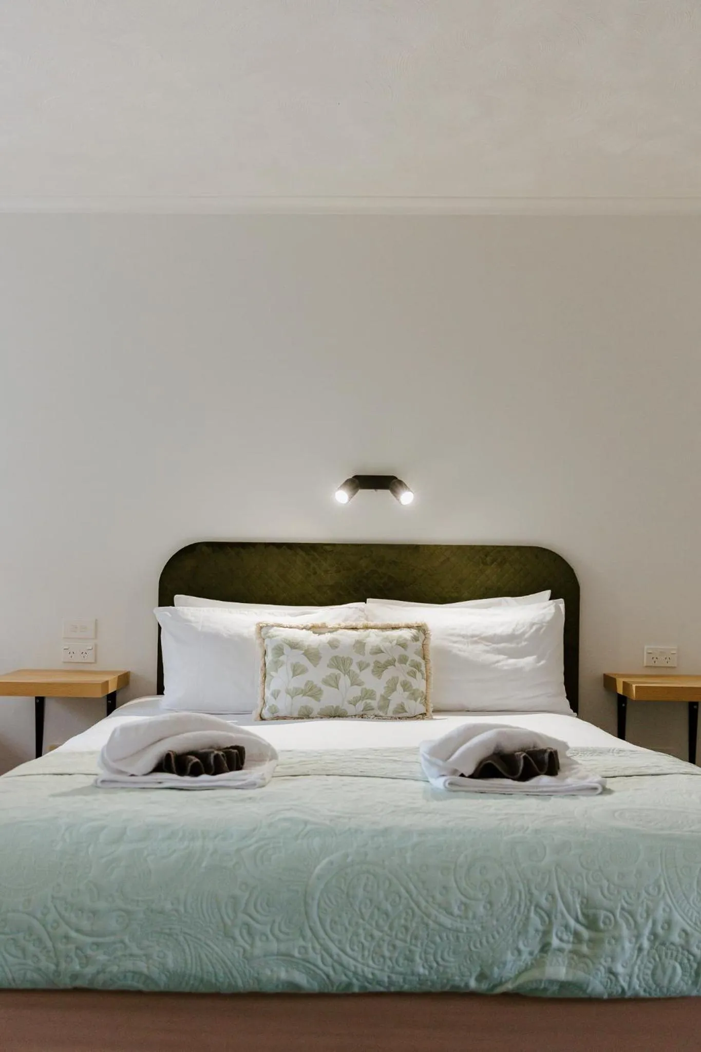 Bed in Amber Court Motel Nelson