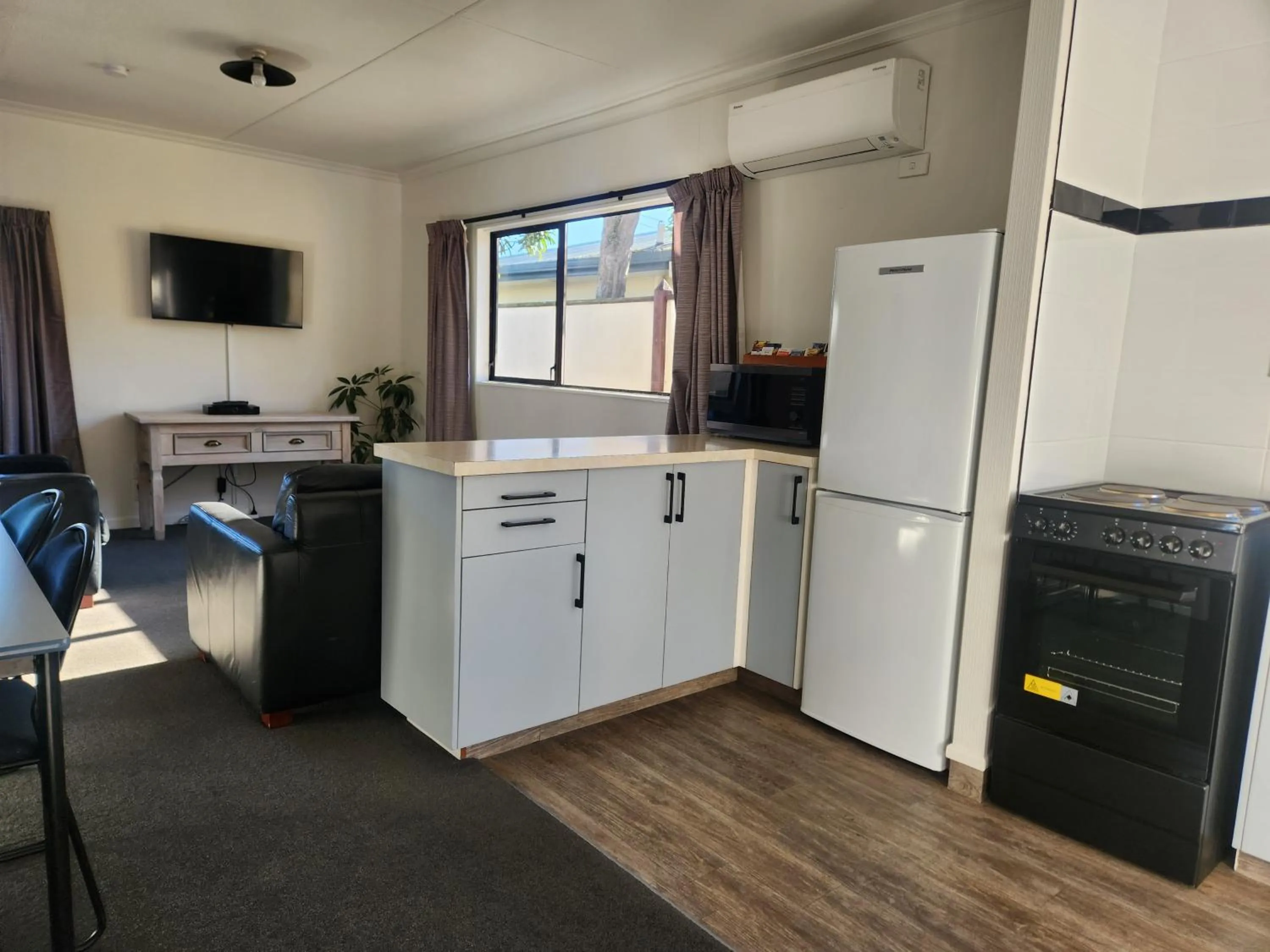 TV and multimedia in Amber Court Motel Nelson