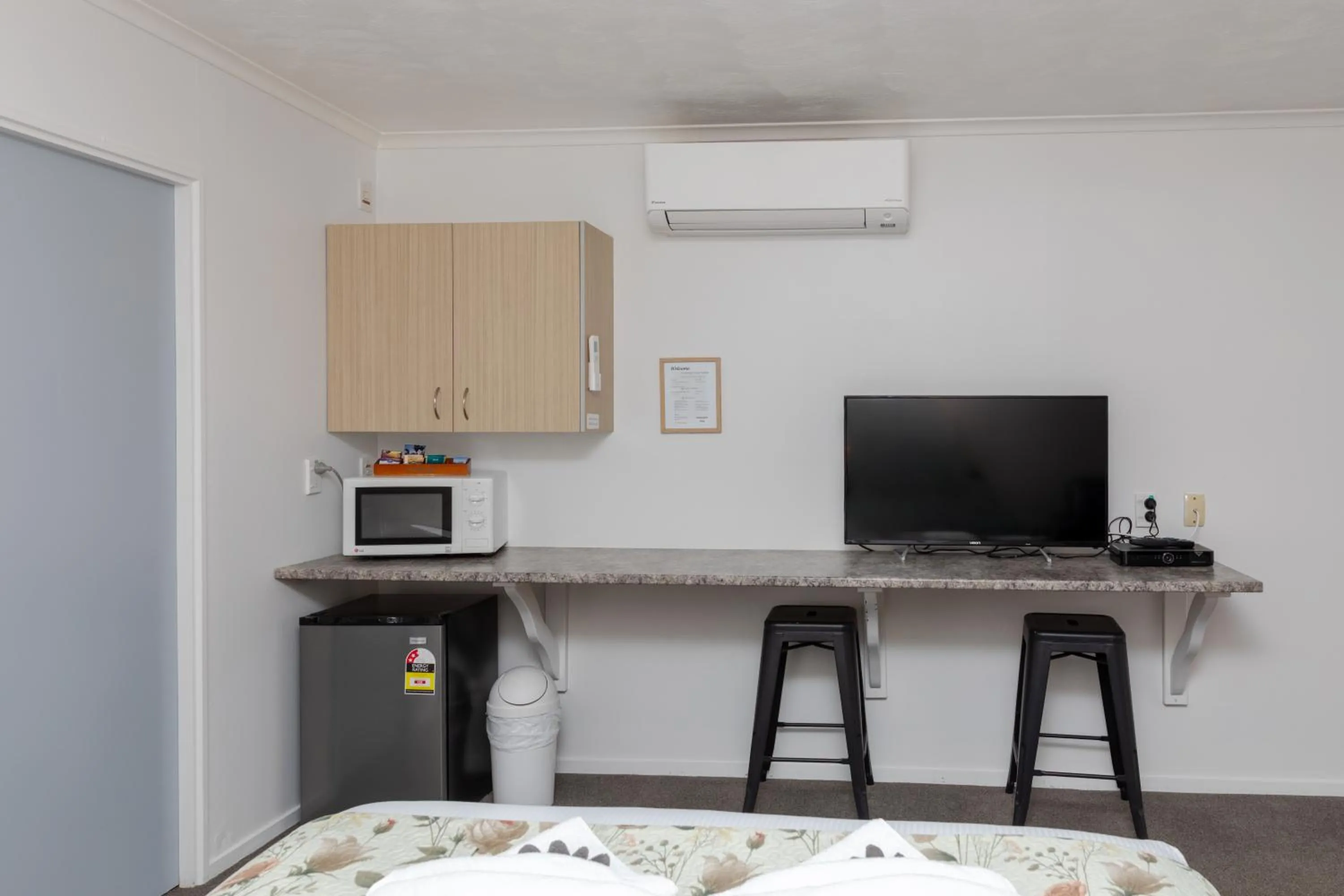 TV and multimedia in Amber Court Motel Nelson