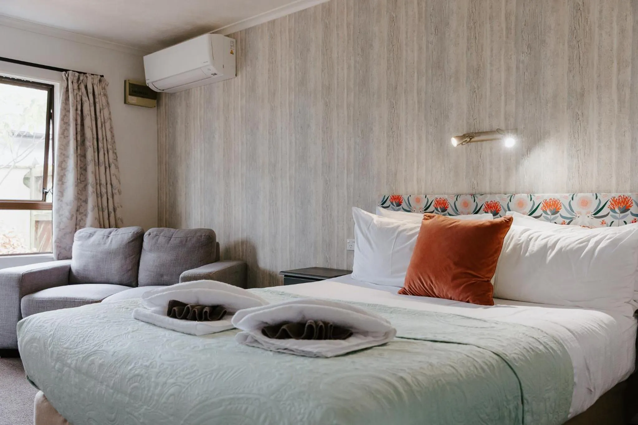 Bed in Amber Court Motel Nelson