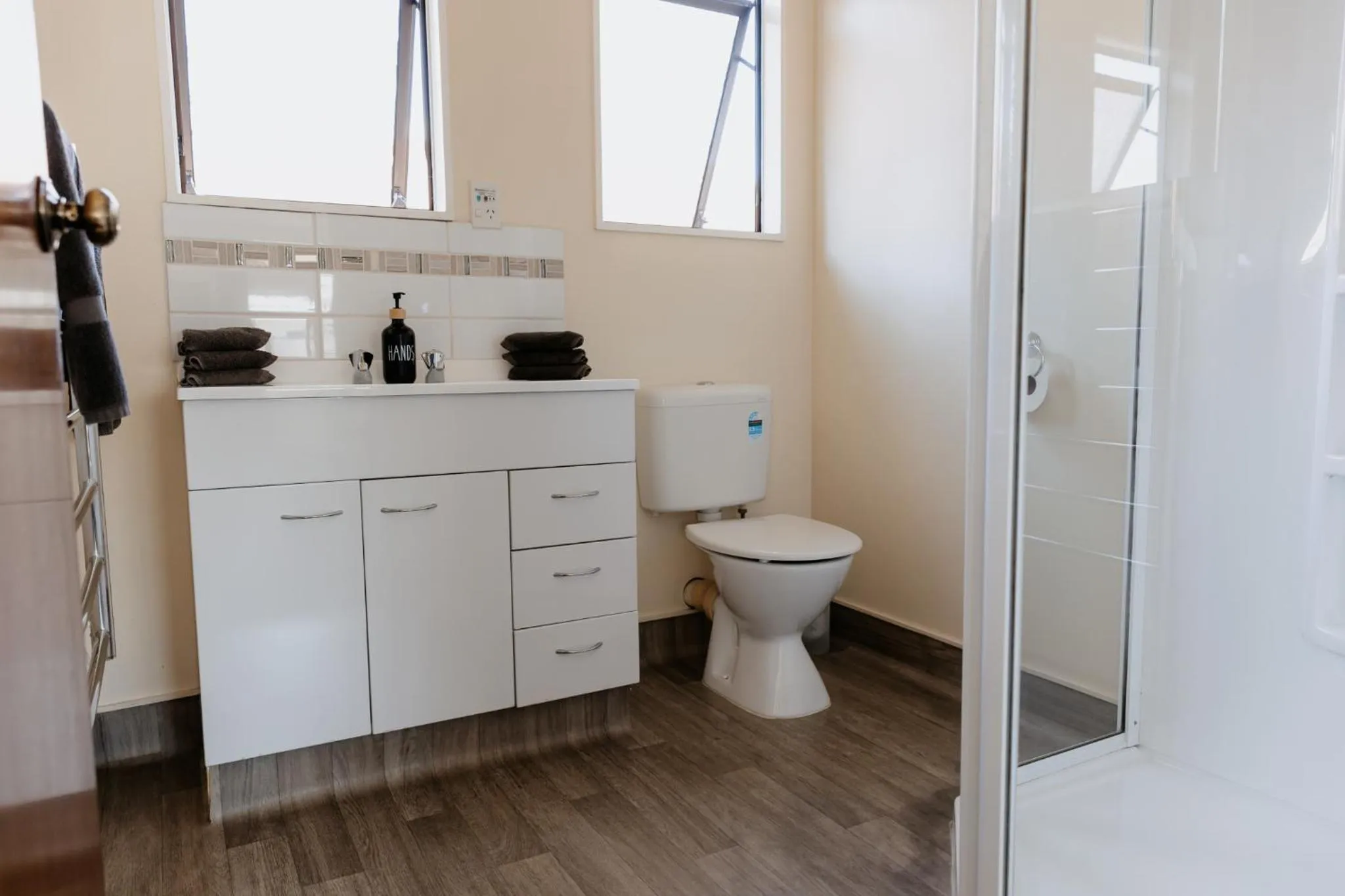 Shower in Amber Court Motel Nelson