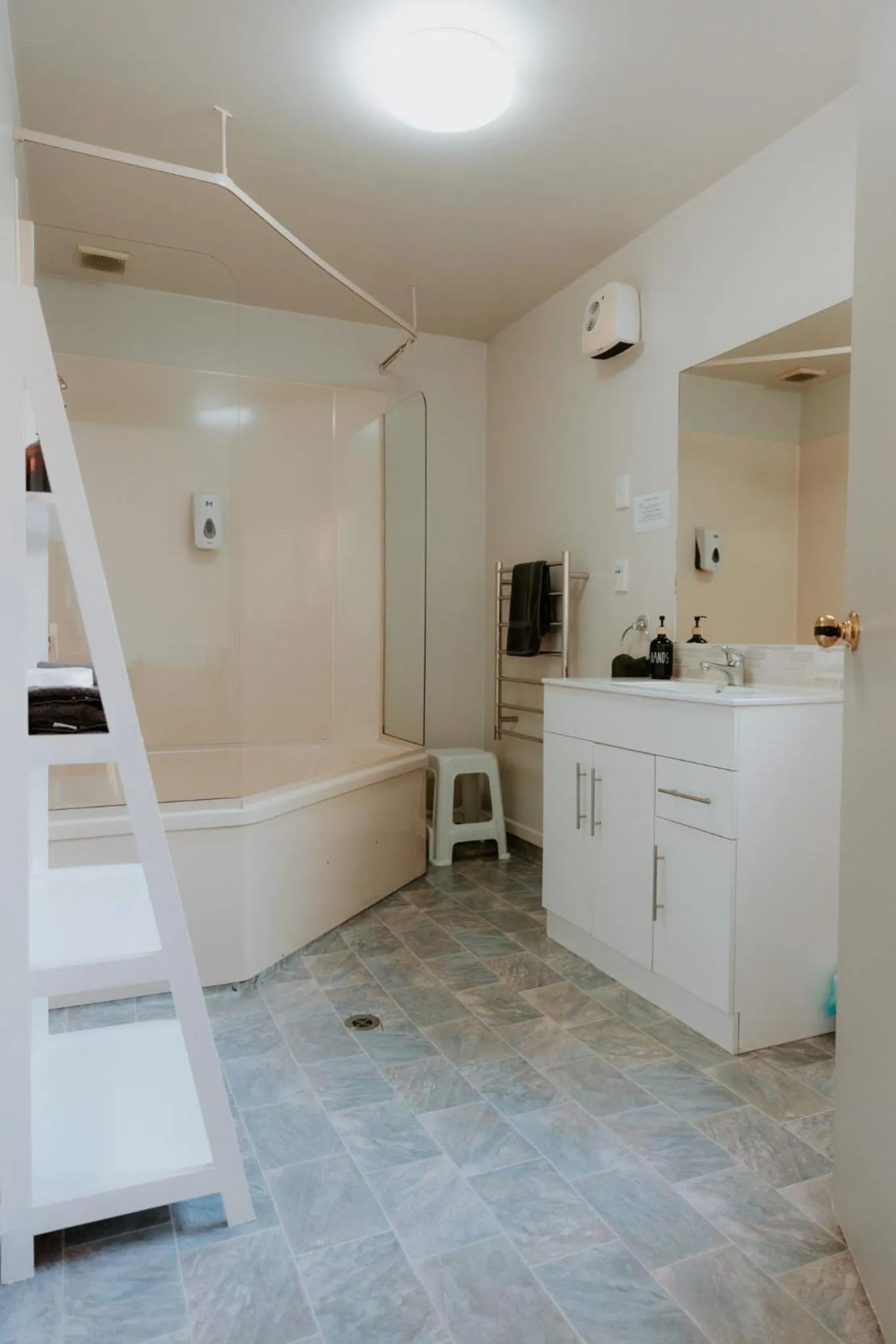 Shower in Amber Court Motel Nelson