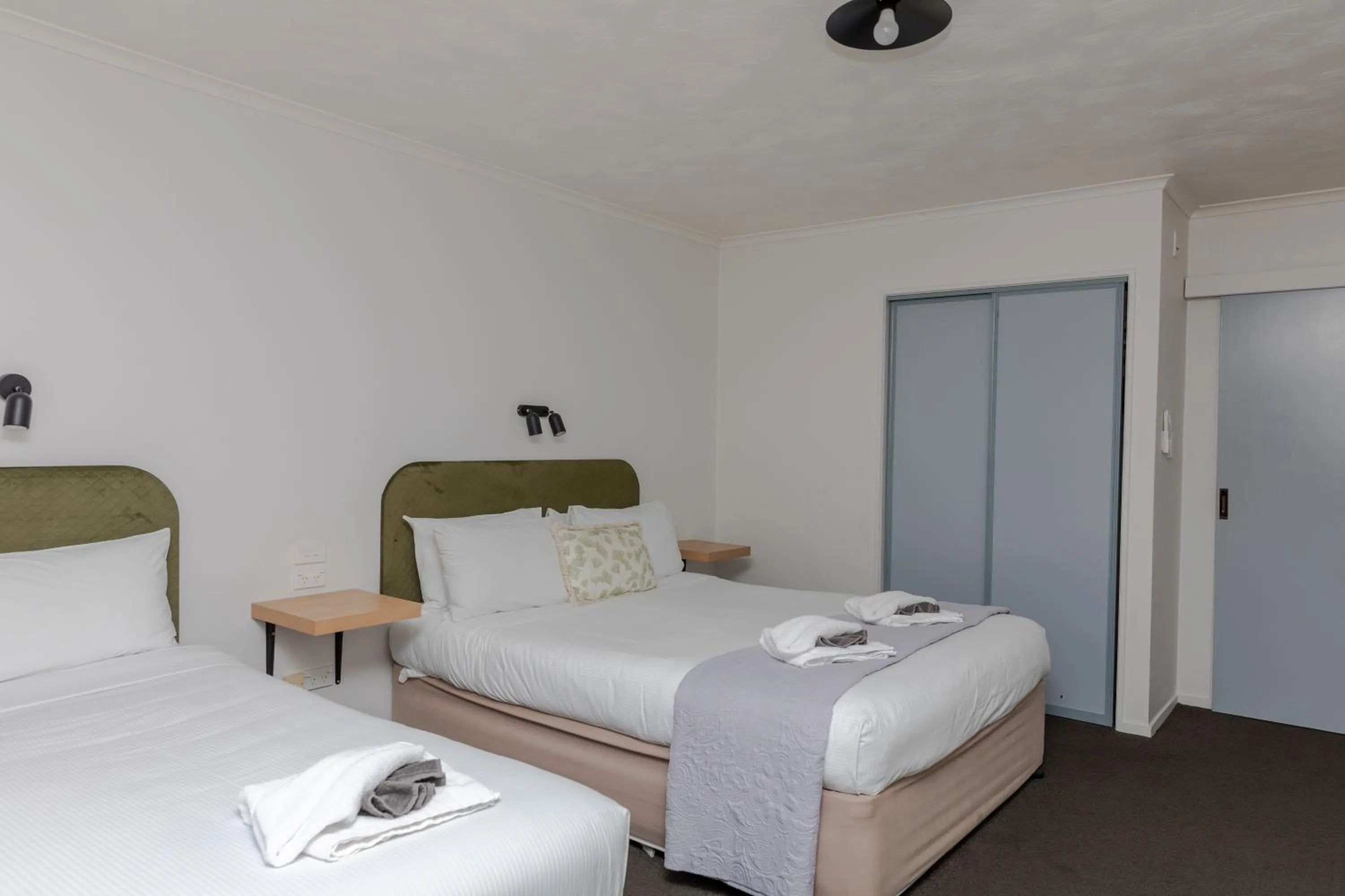 Bed in Amber Court Motel Nelson