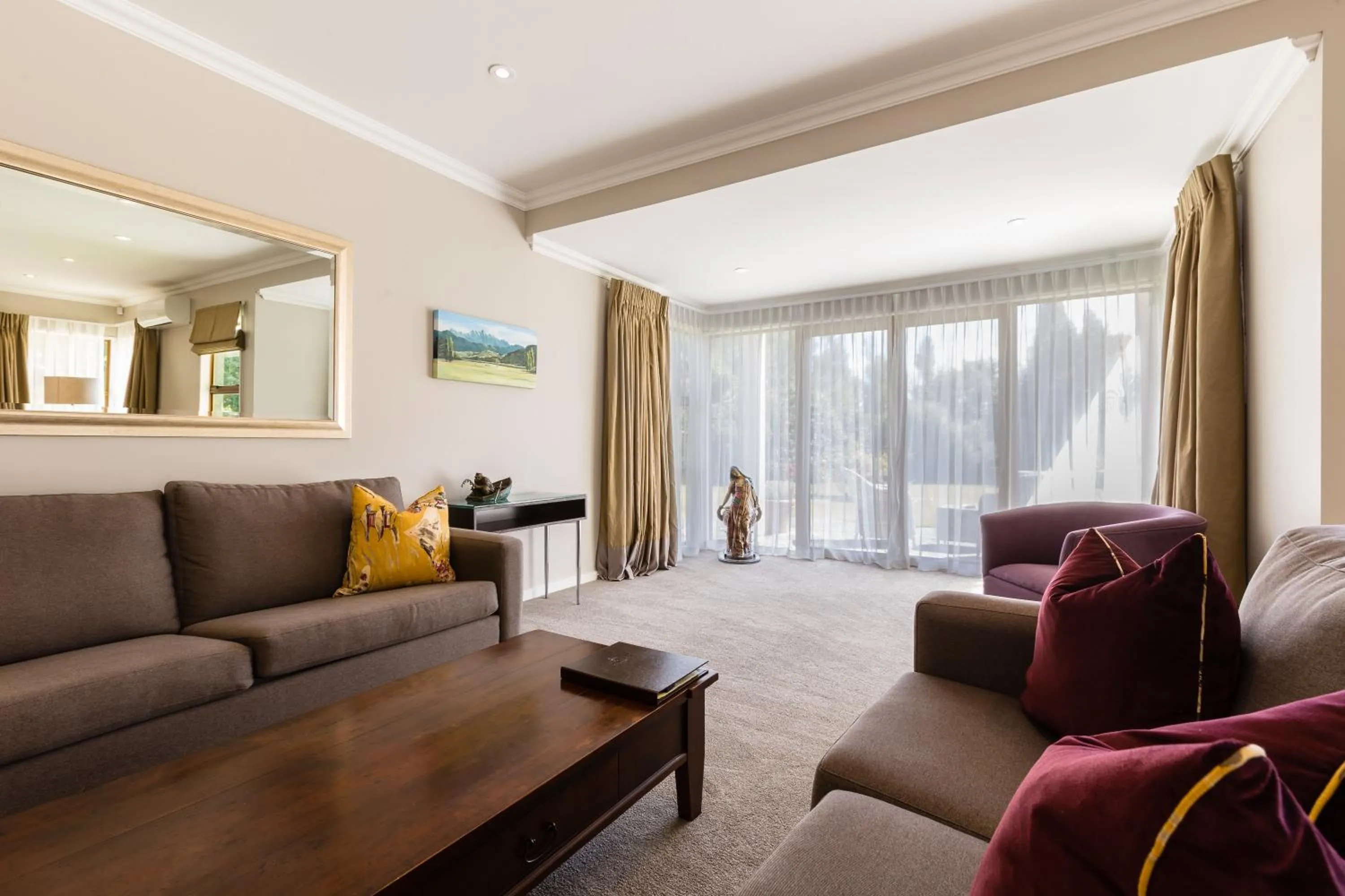 Living room in Mangapapa Hotel