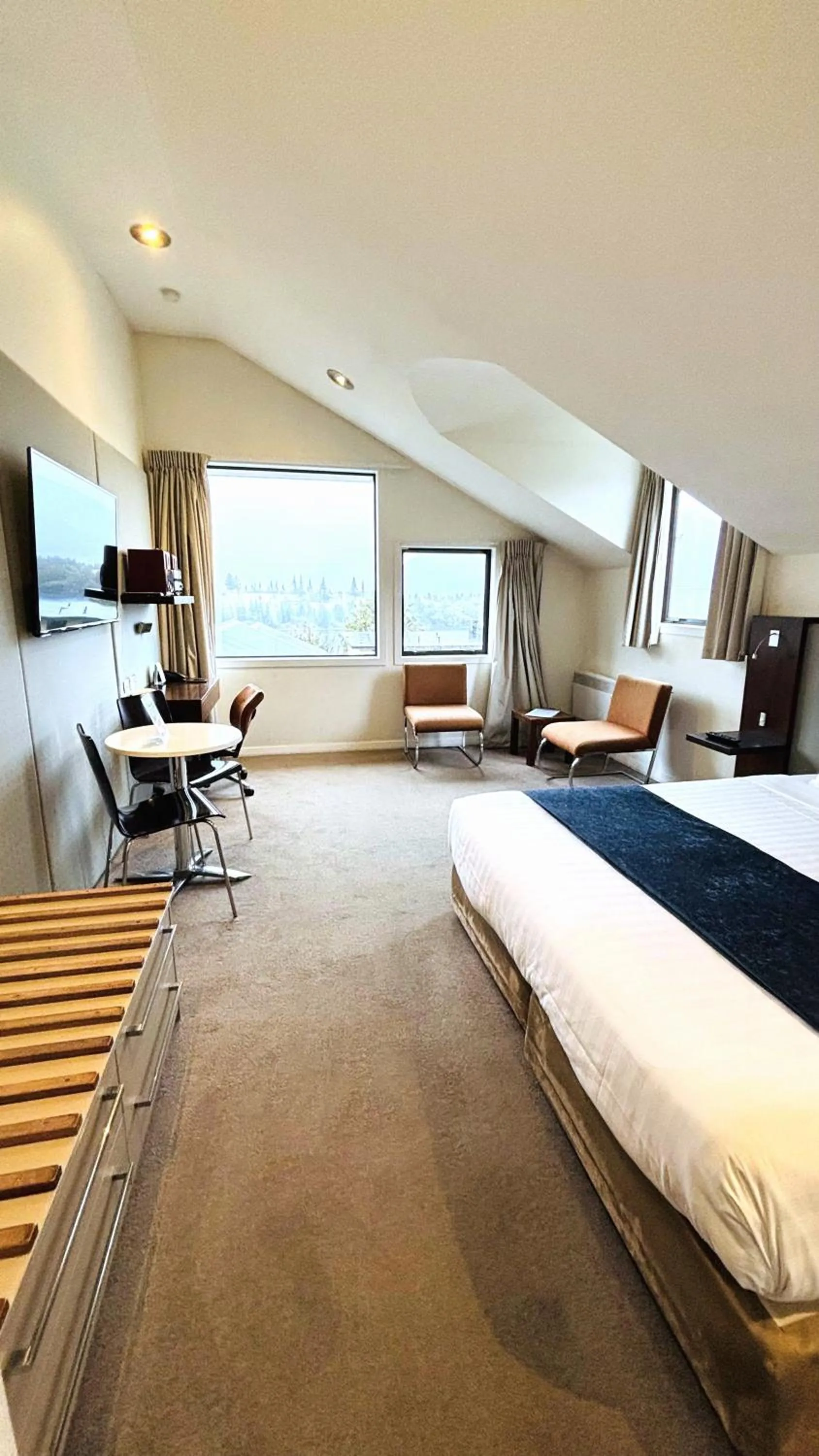 Bedroom, Bed in Garden Court Suites & Apartments