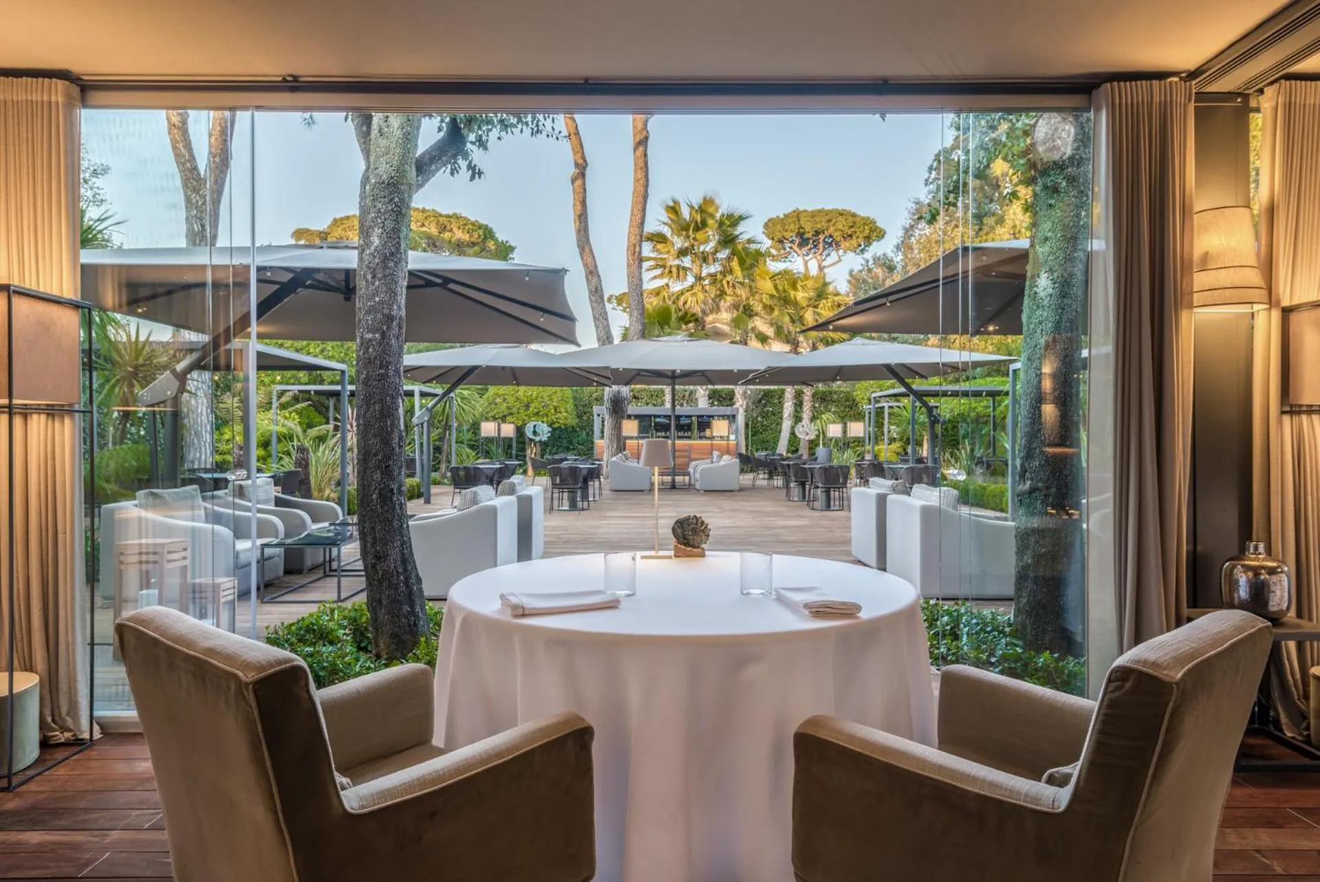 Restaurant/places to eat in Villa Grey