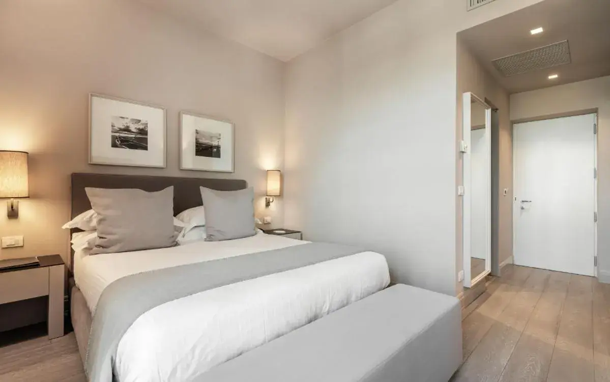 Deluxe Double Room with Balcony and Sea View in Villa Grey Deluxe Double Room with Balcony and Sea View in Villa Grey