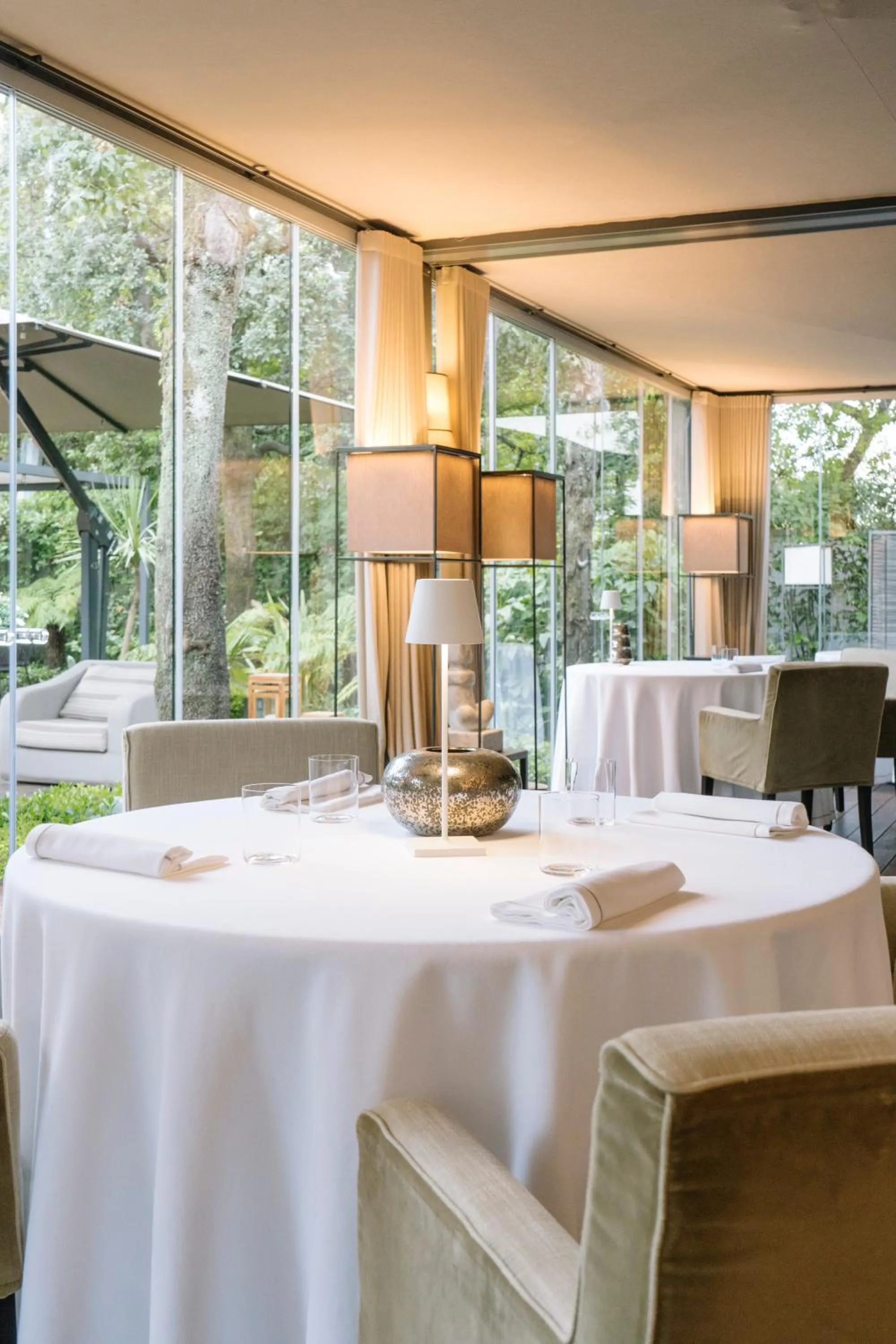 Restaurant/places to eat in Villa Grey