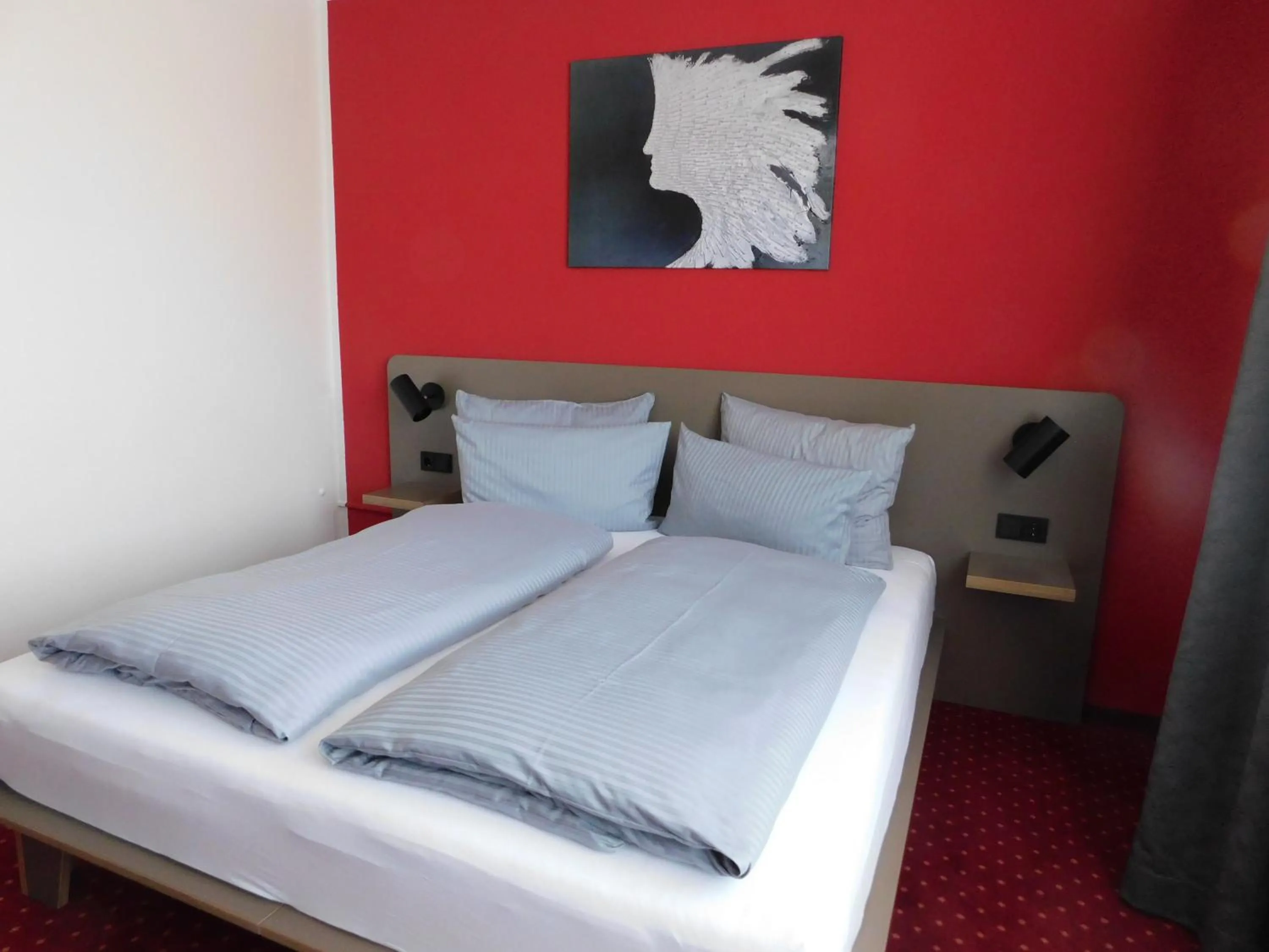 Bed in Hotel KonradP Holzkirchen