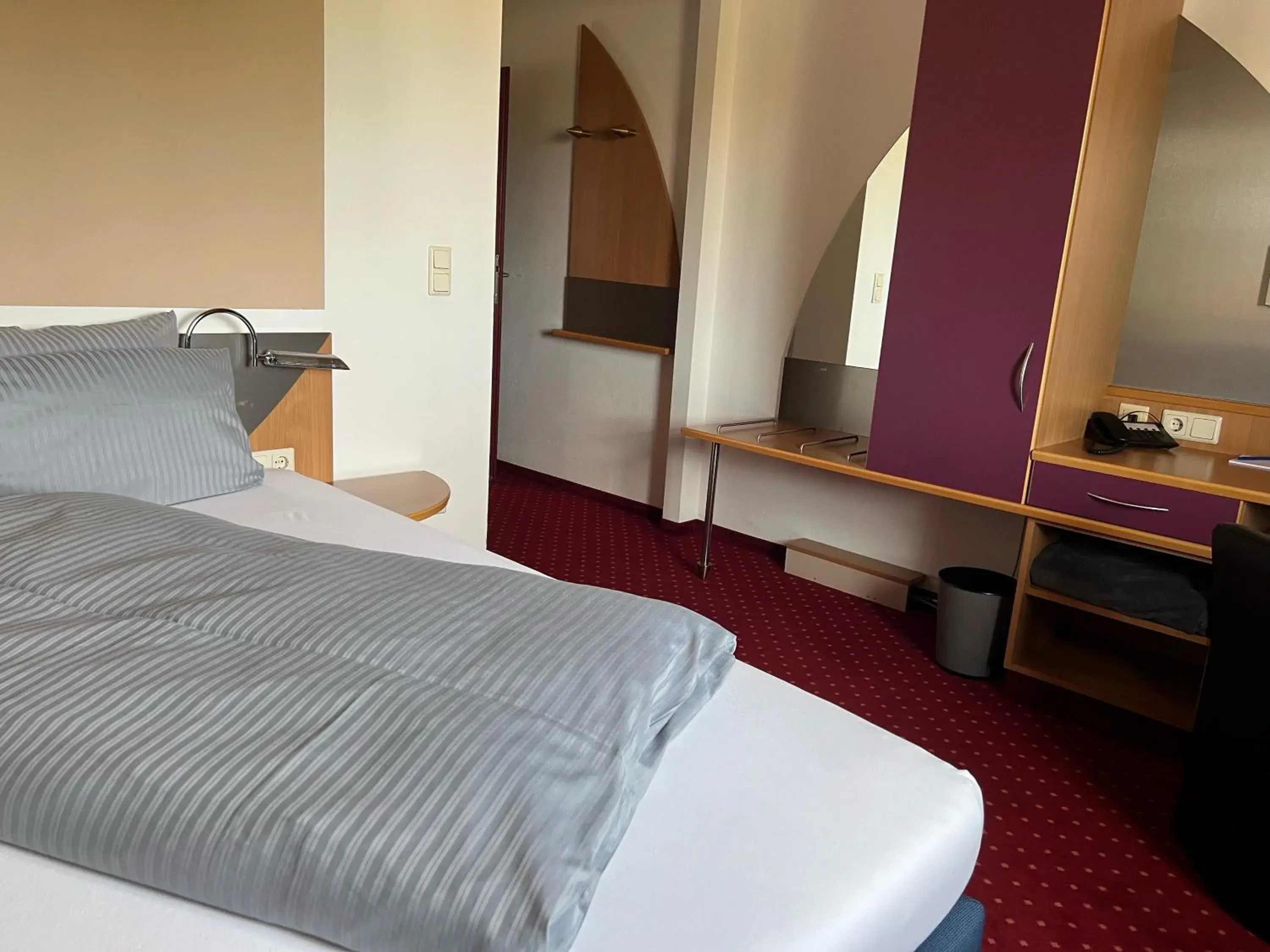 Budget Single Room - single occupancy in Hotel KonradP Holzkirchen Budget Single Room - single occupancy in Hotel KonradP Holzkirchen