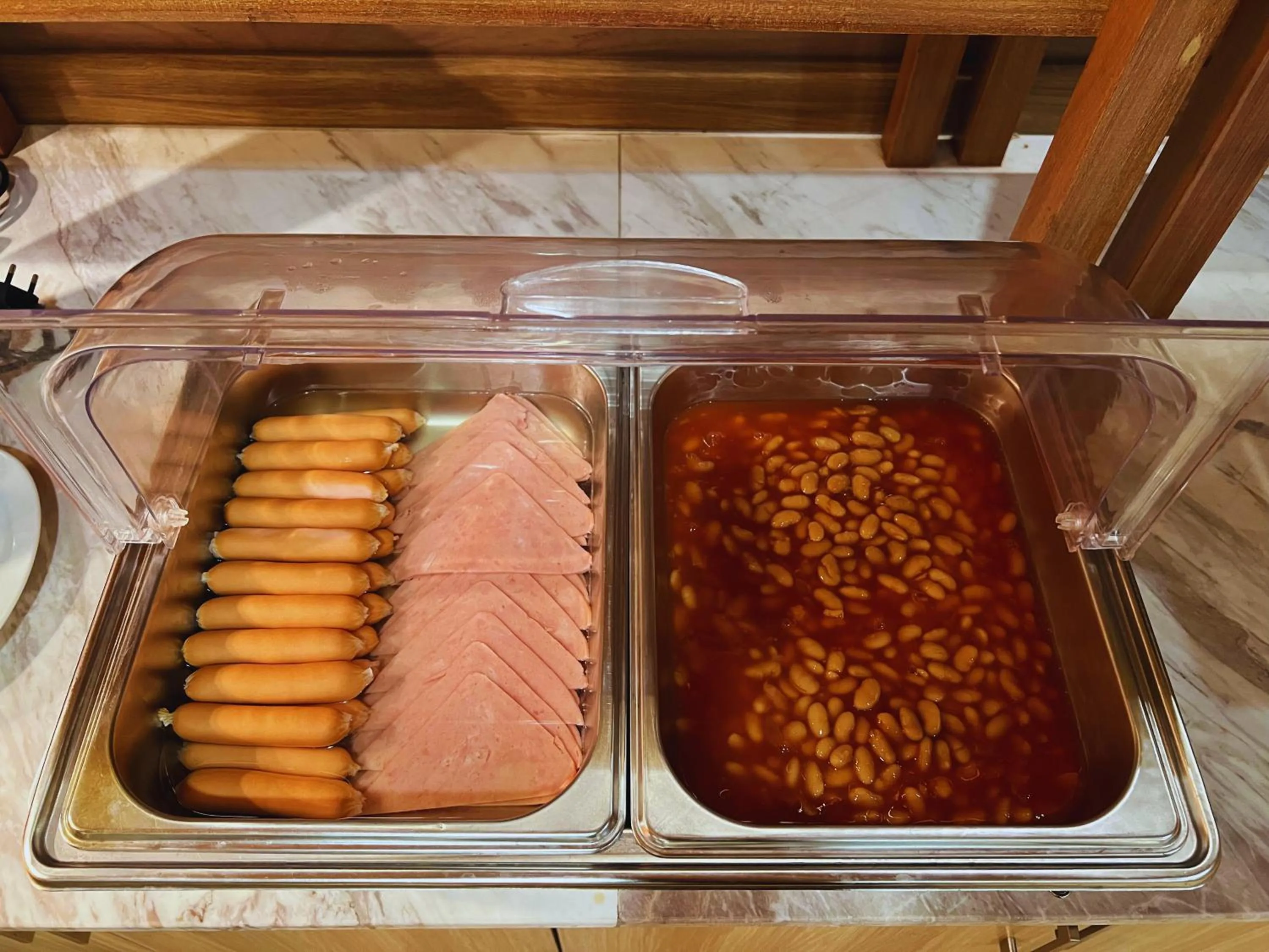 Buffet breakfast in Sunday Villa Sirilanna Hotel