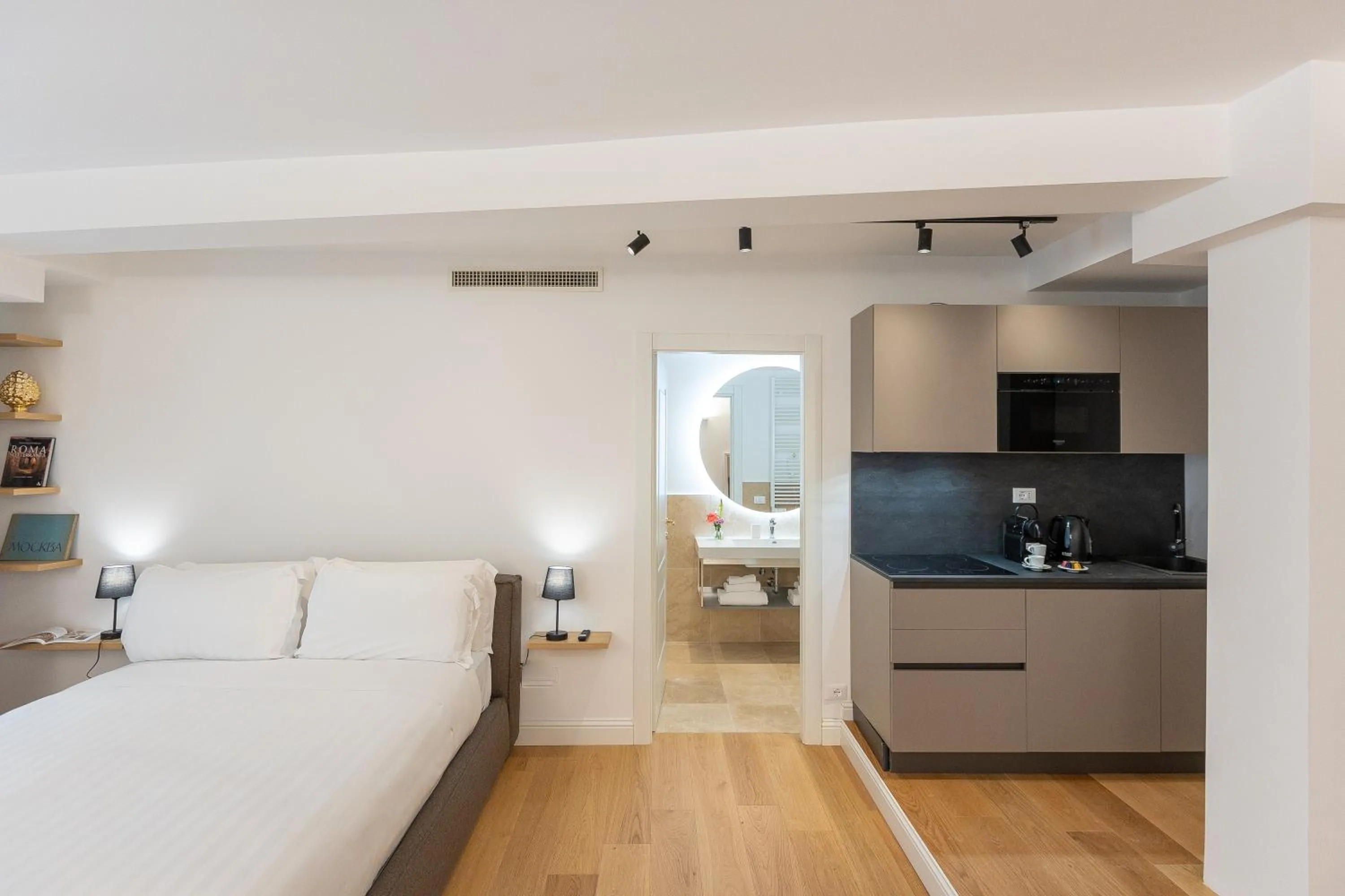 Bed in Amazing Piazza Venezia Suites