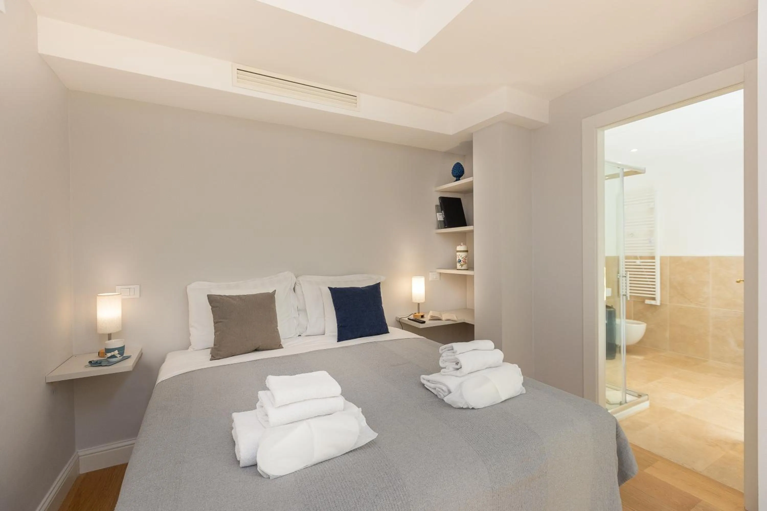 Bed in Amazing Piazza Venezia Suites