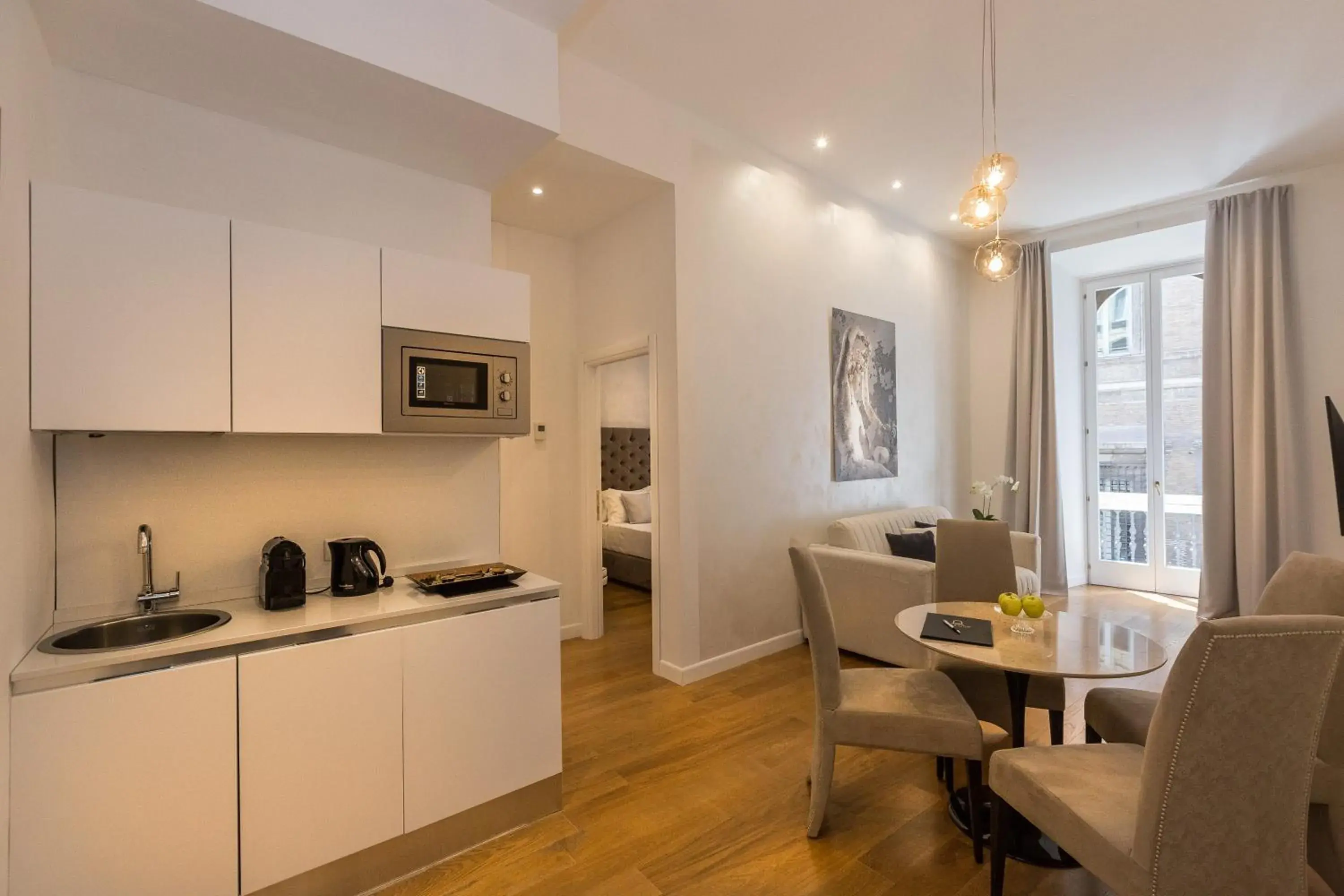 TV and multimedia in Amazing Piazza Venezia Suites TV and multimedia in Amazing Piazza Venezia Suites