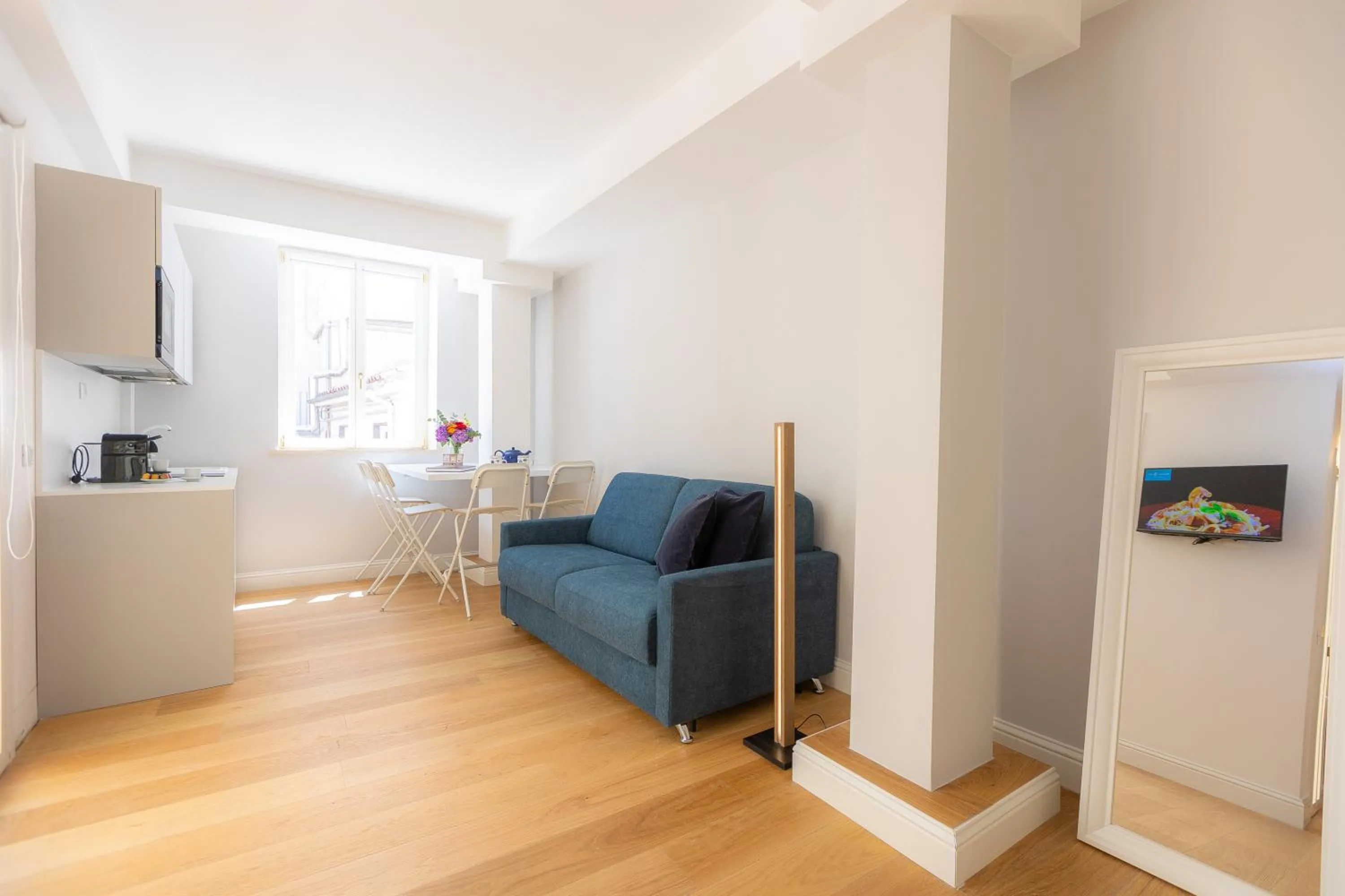 TV and multimedia in Amazing Piazza Venezia Suites