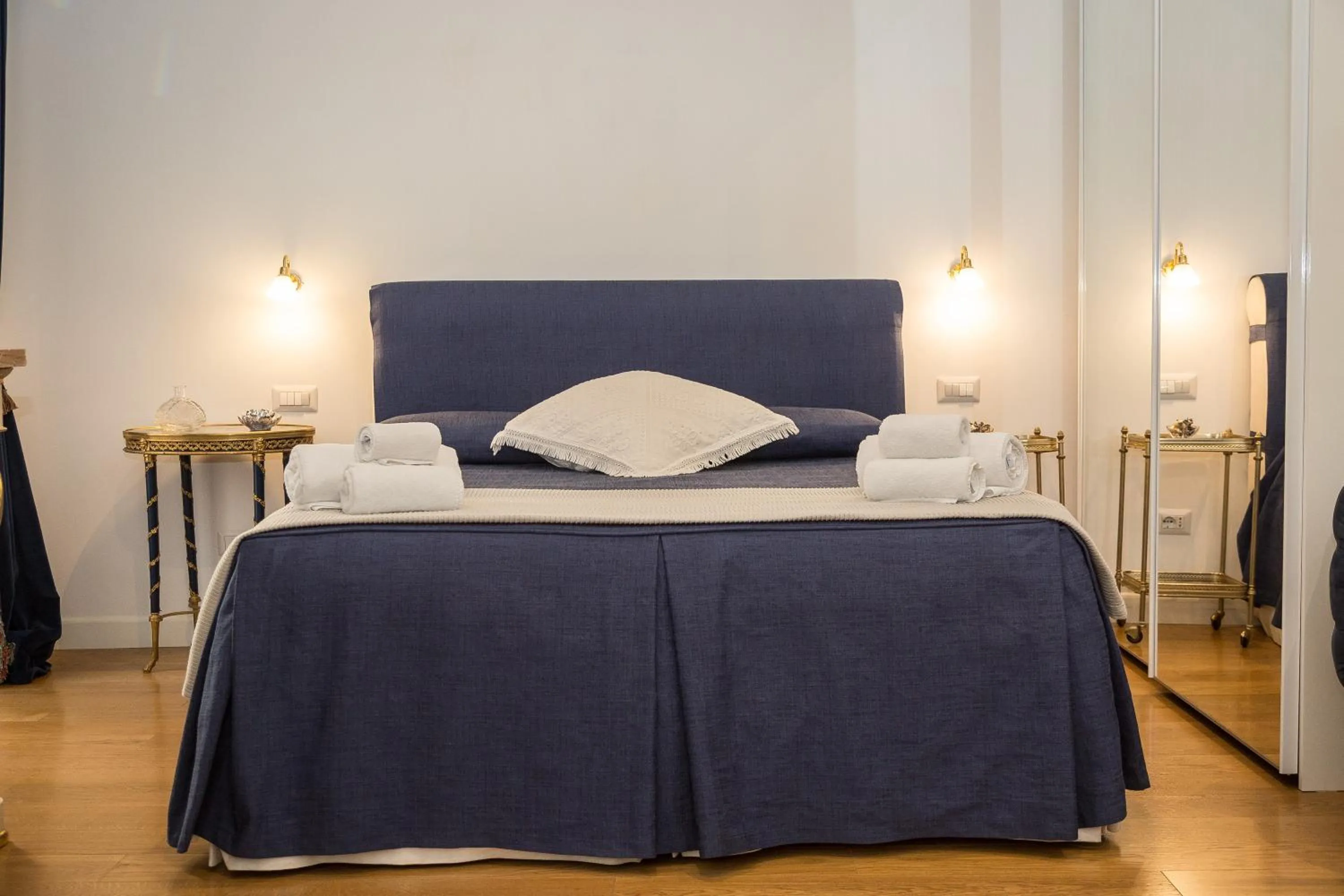 Bed in Amazing Piazza Venezia Suites