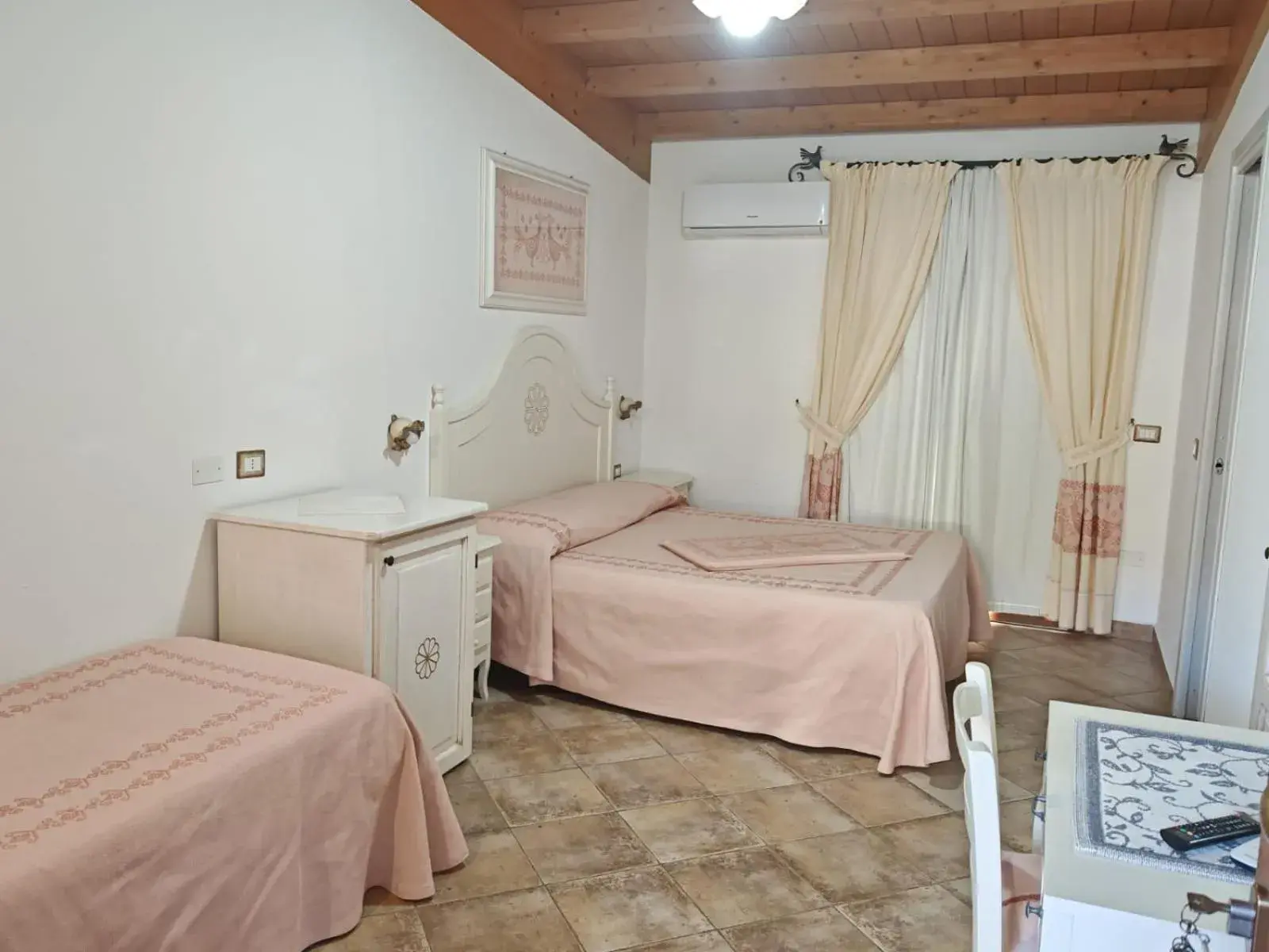 Double Room - single occupancy in Hotel Barbagia Double Room - single occupancy in Hotel Barbagia