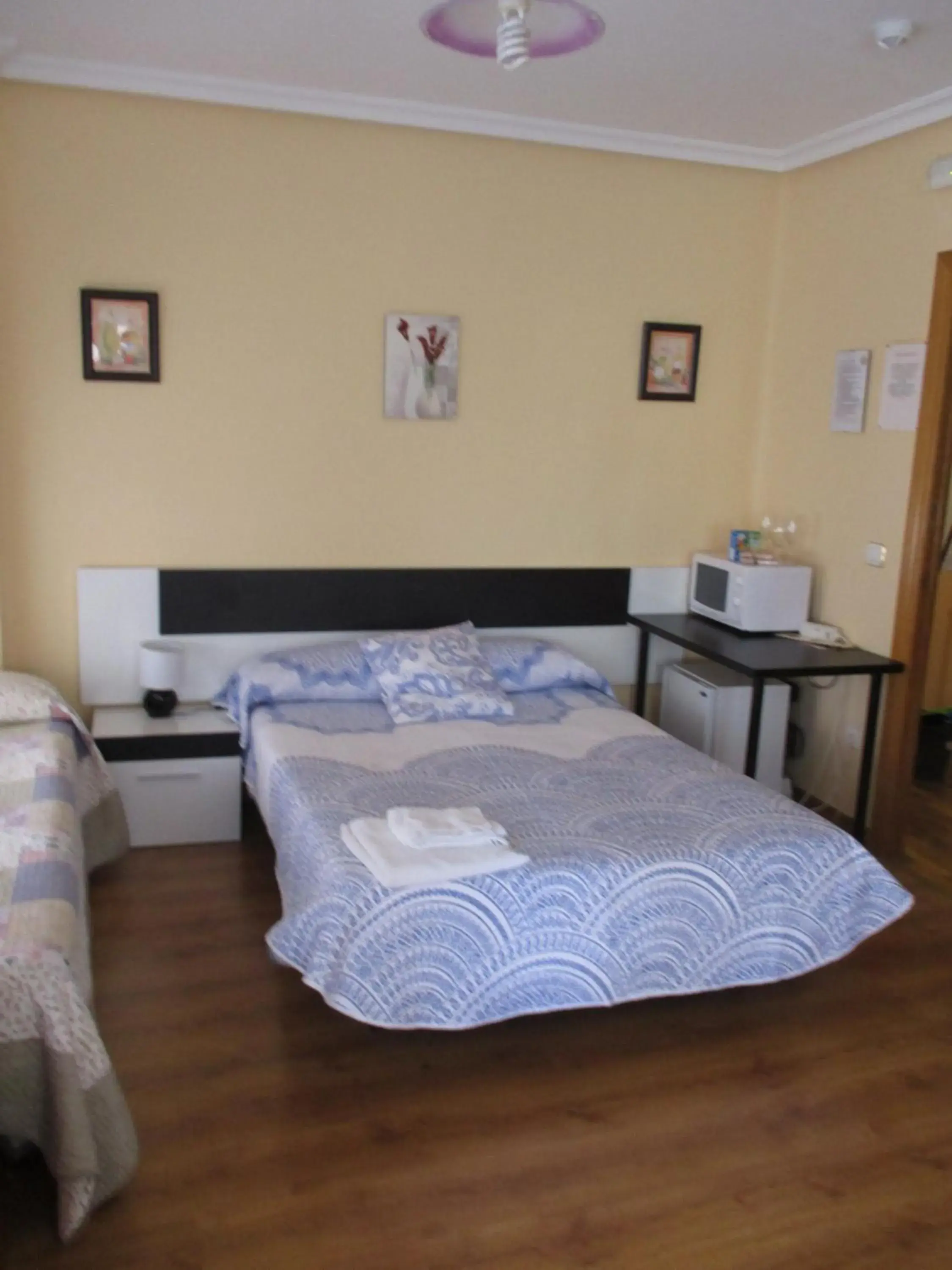 Triple Room in Hostal Becares Triple Room in Hostal Becares