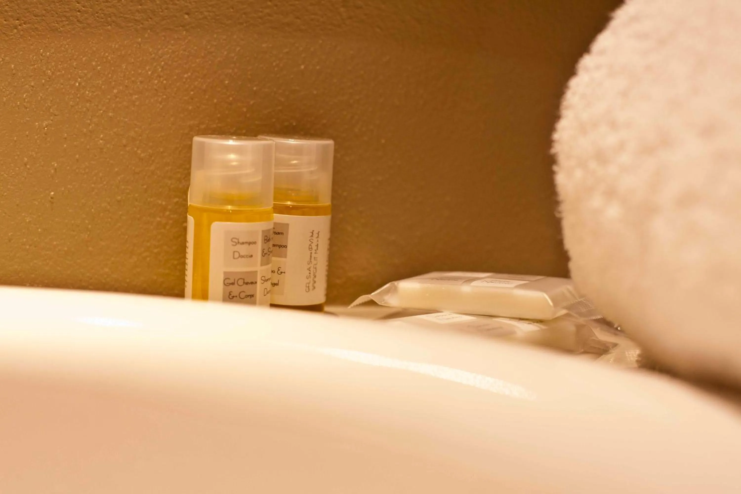 Toilet, Bed in Hotel Diana & Depandance