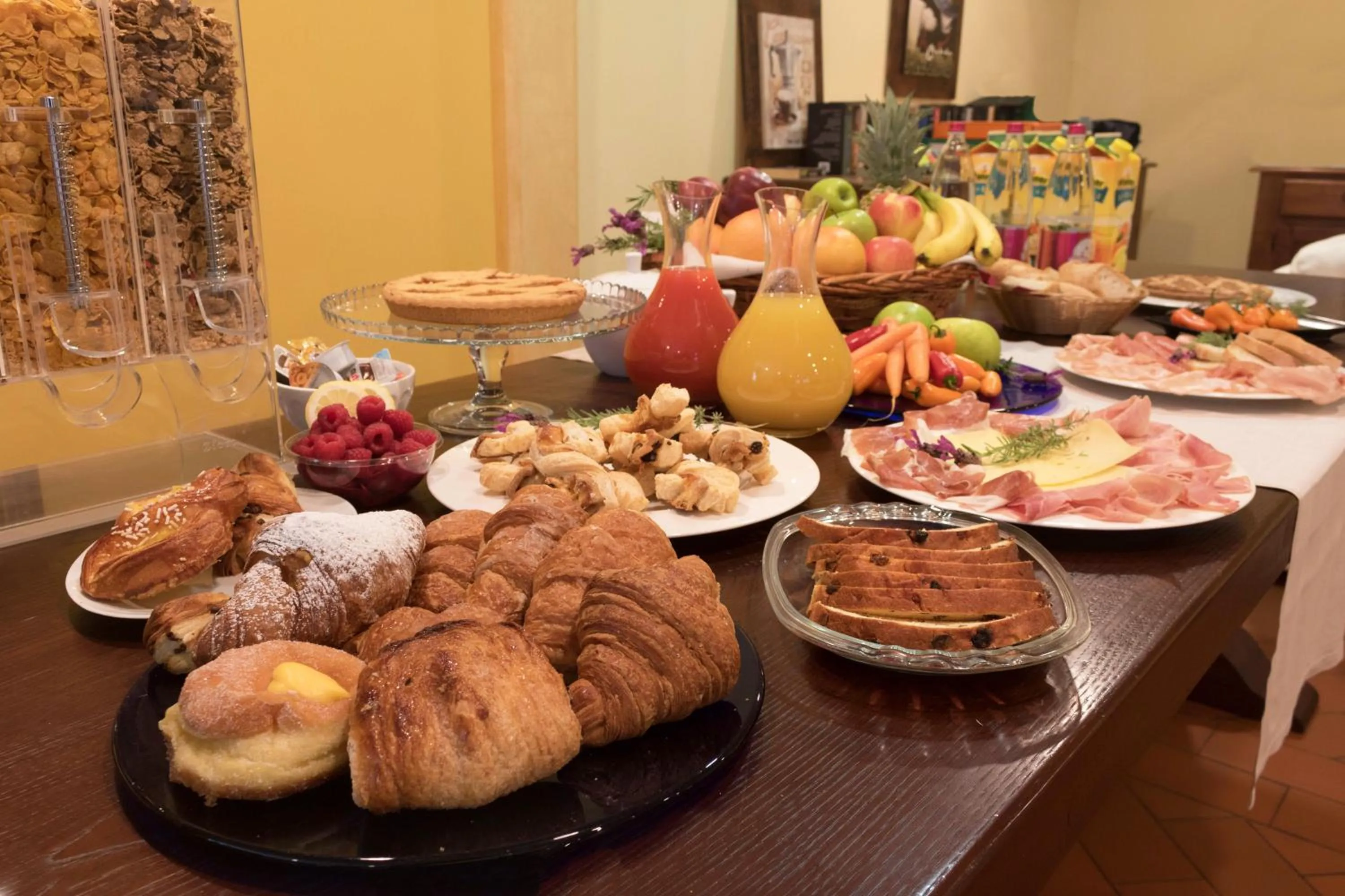 Buffet breakfast in Residence Mugello Resort