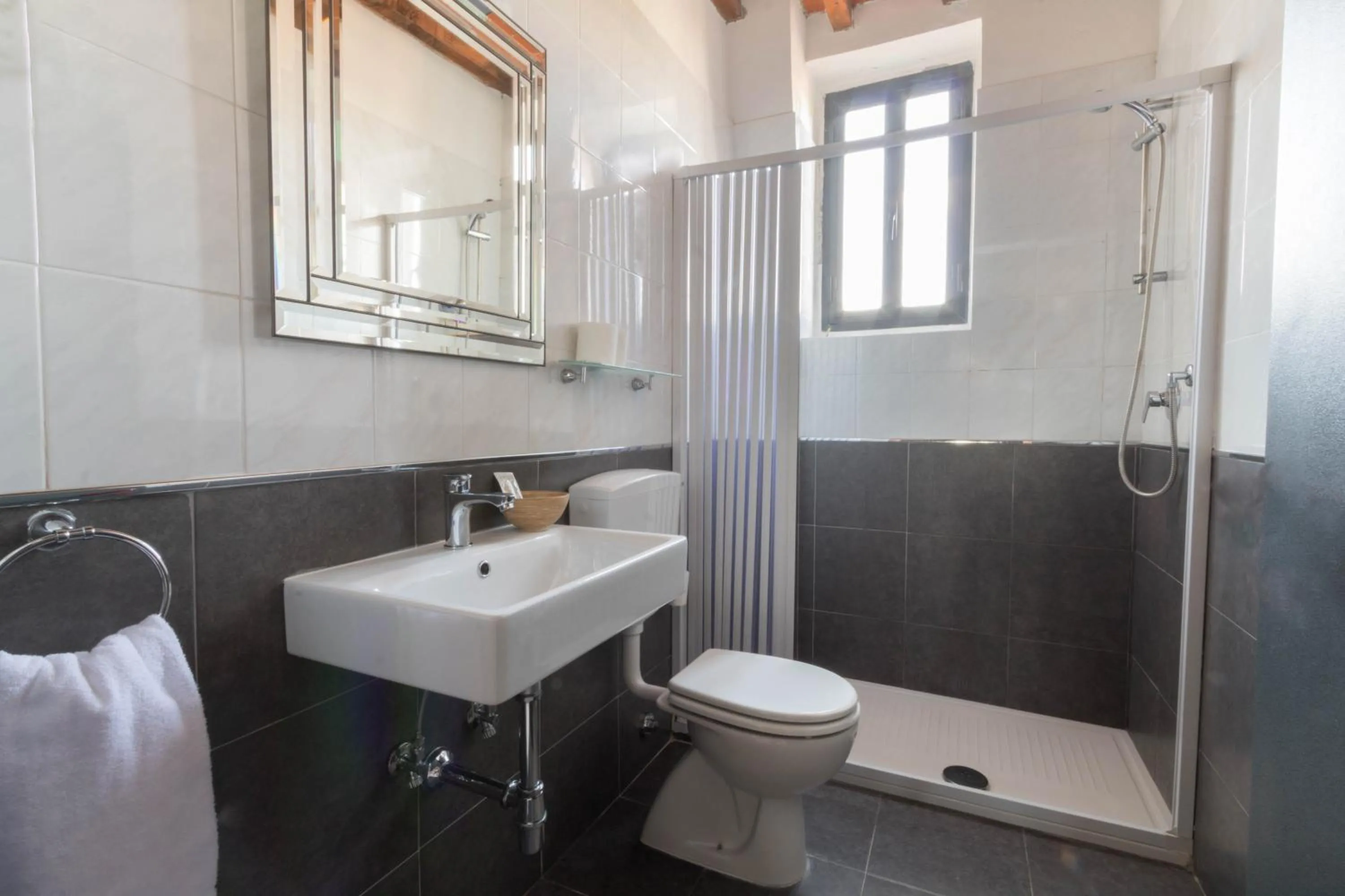 Shower in Residence Mugello Resort