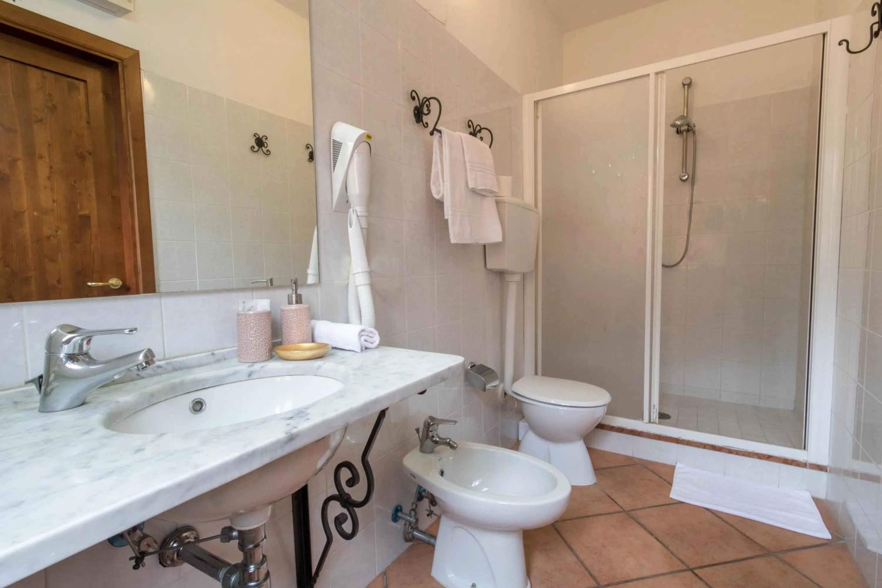 Shower in Residence Mugello Resort