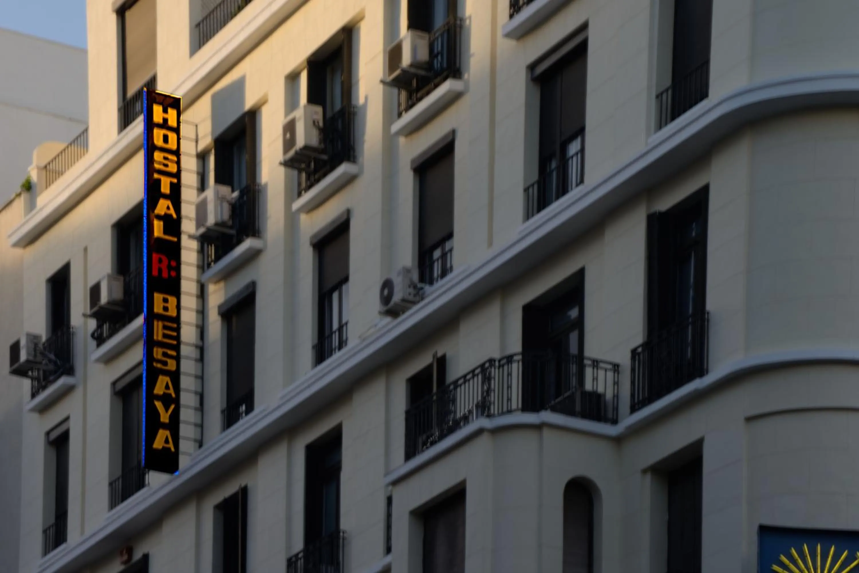 Property building in Hostal Besaya