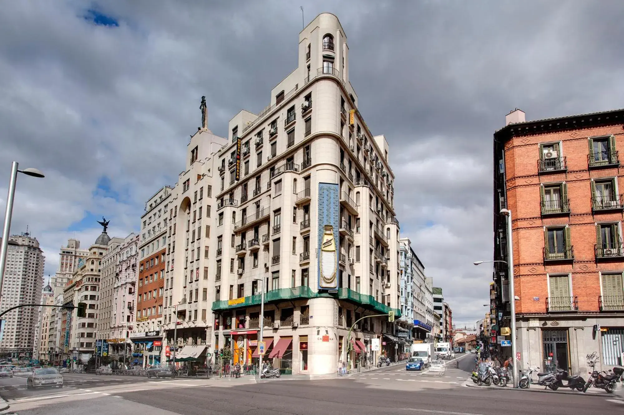 Property building in Hostal Besaya Property building in Hostal Besaya