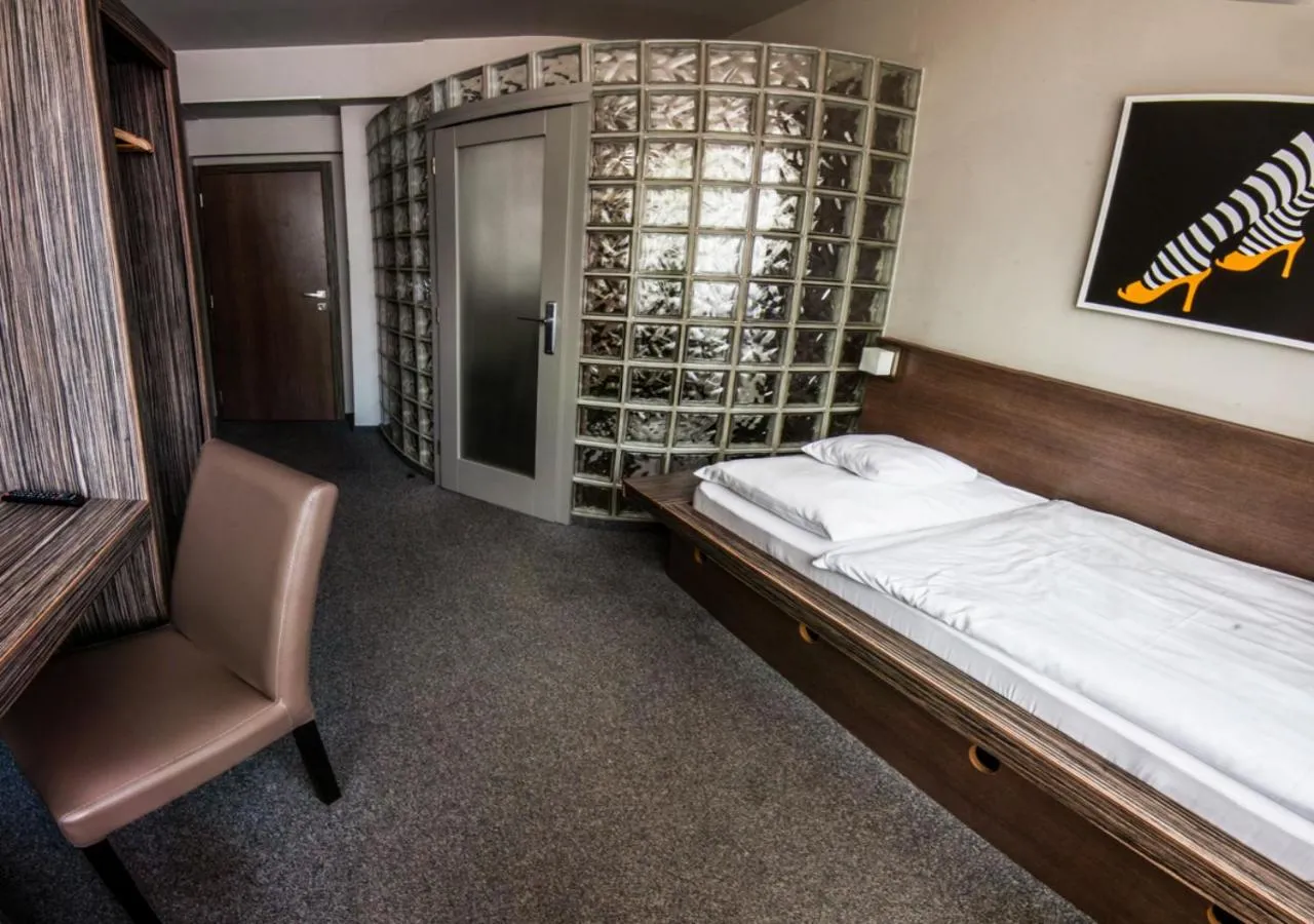 Photo of the whole room, Bed in Pension Horse Inn