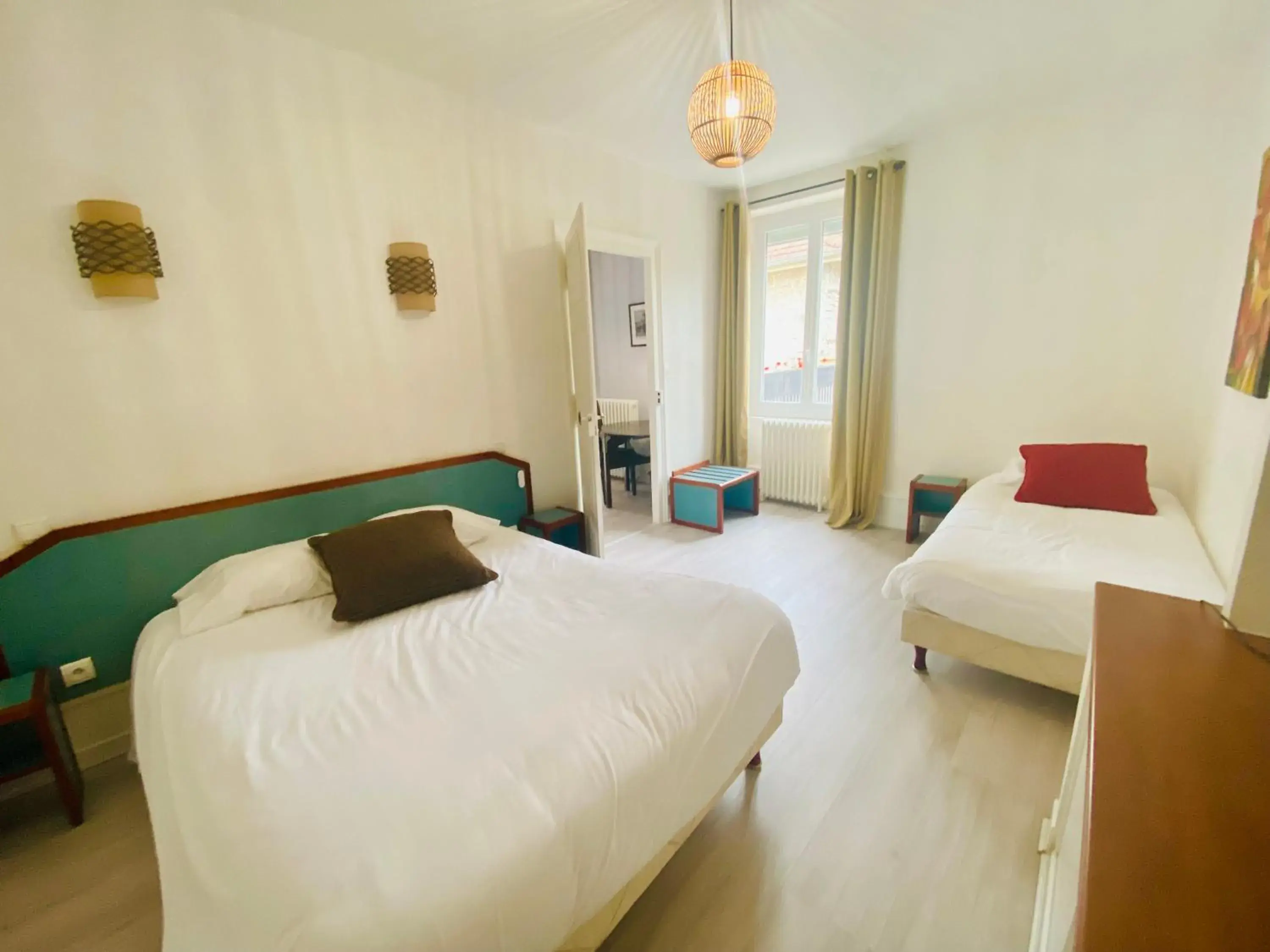 Two-Bedroom Apartment in Logis Hostellerie la Chaumière Two-Bedroom Apartment in Logis Hostellerie la Chaumière