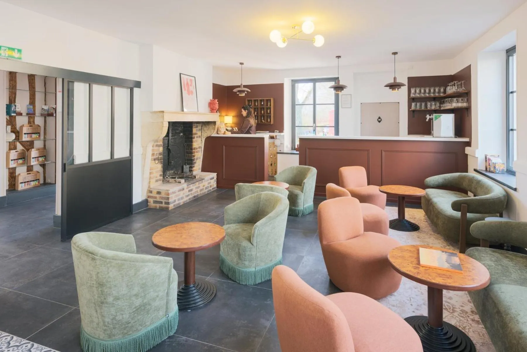 Lounge or bar in Logis Hostellerie la Chaumière
