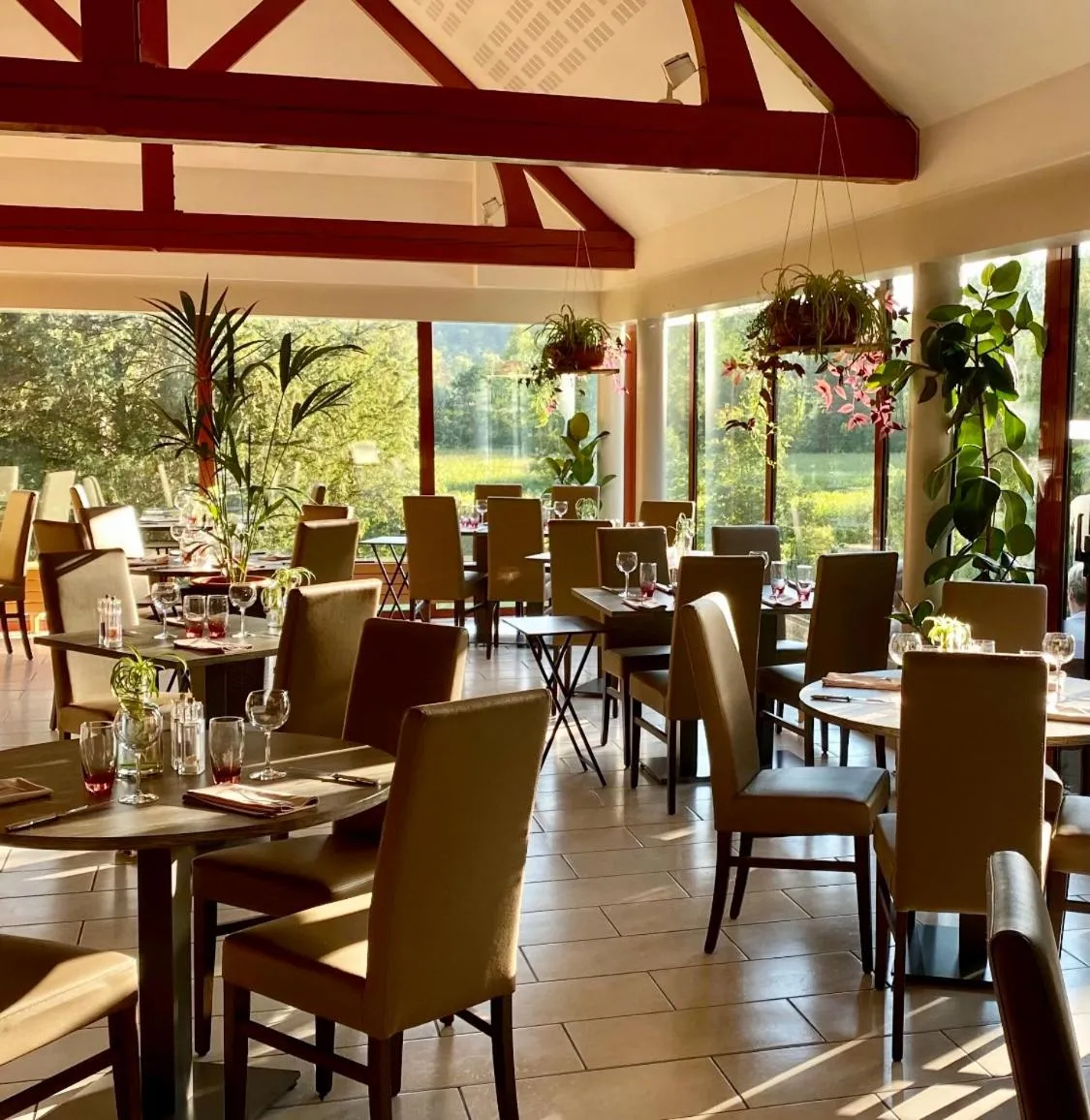 Restaurant/places to eat in Logis Hostellerie la Chaumière