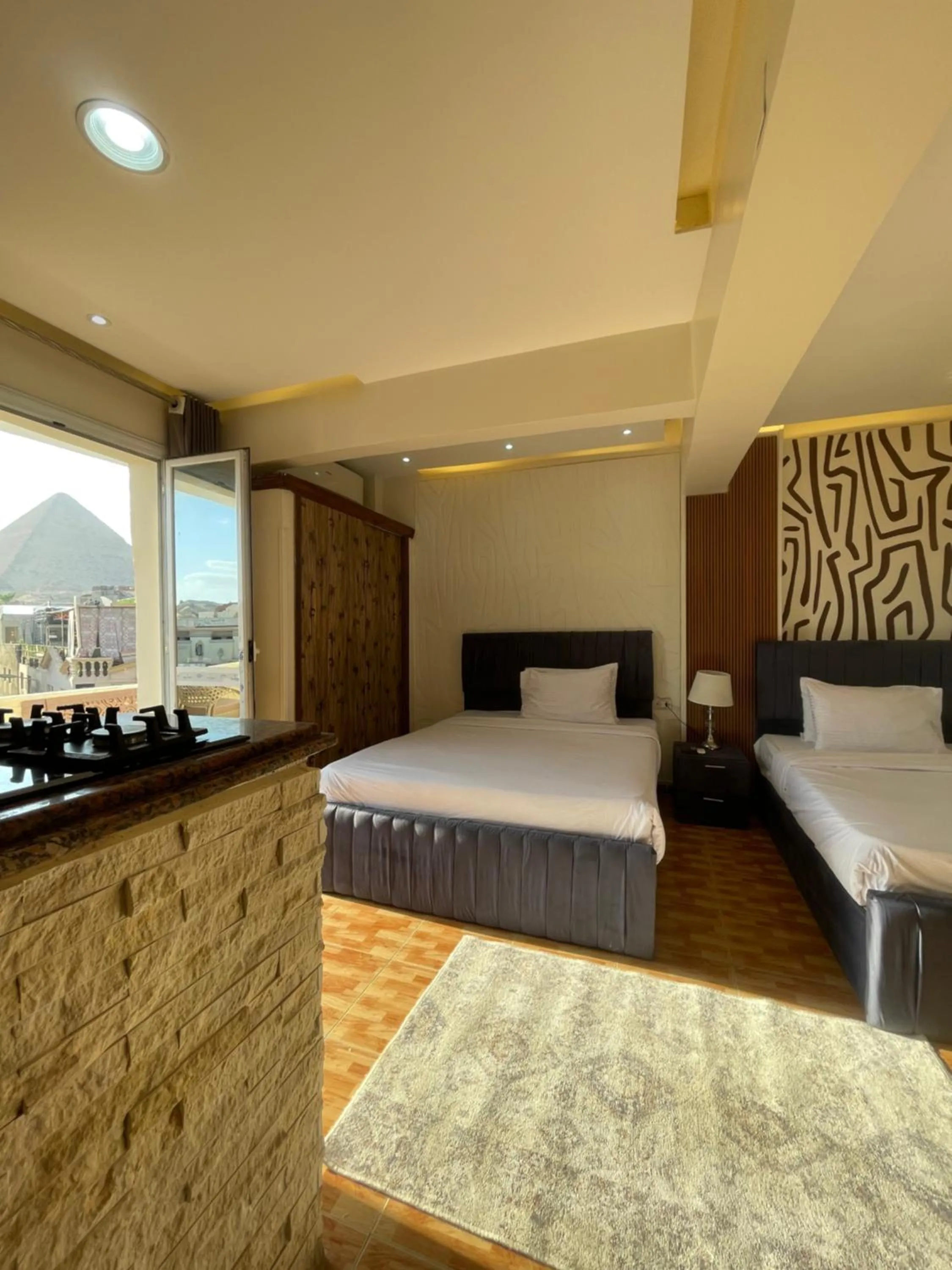 Cheops Pyramids Inn