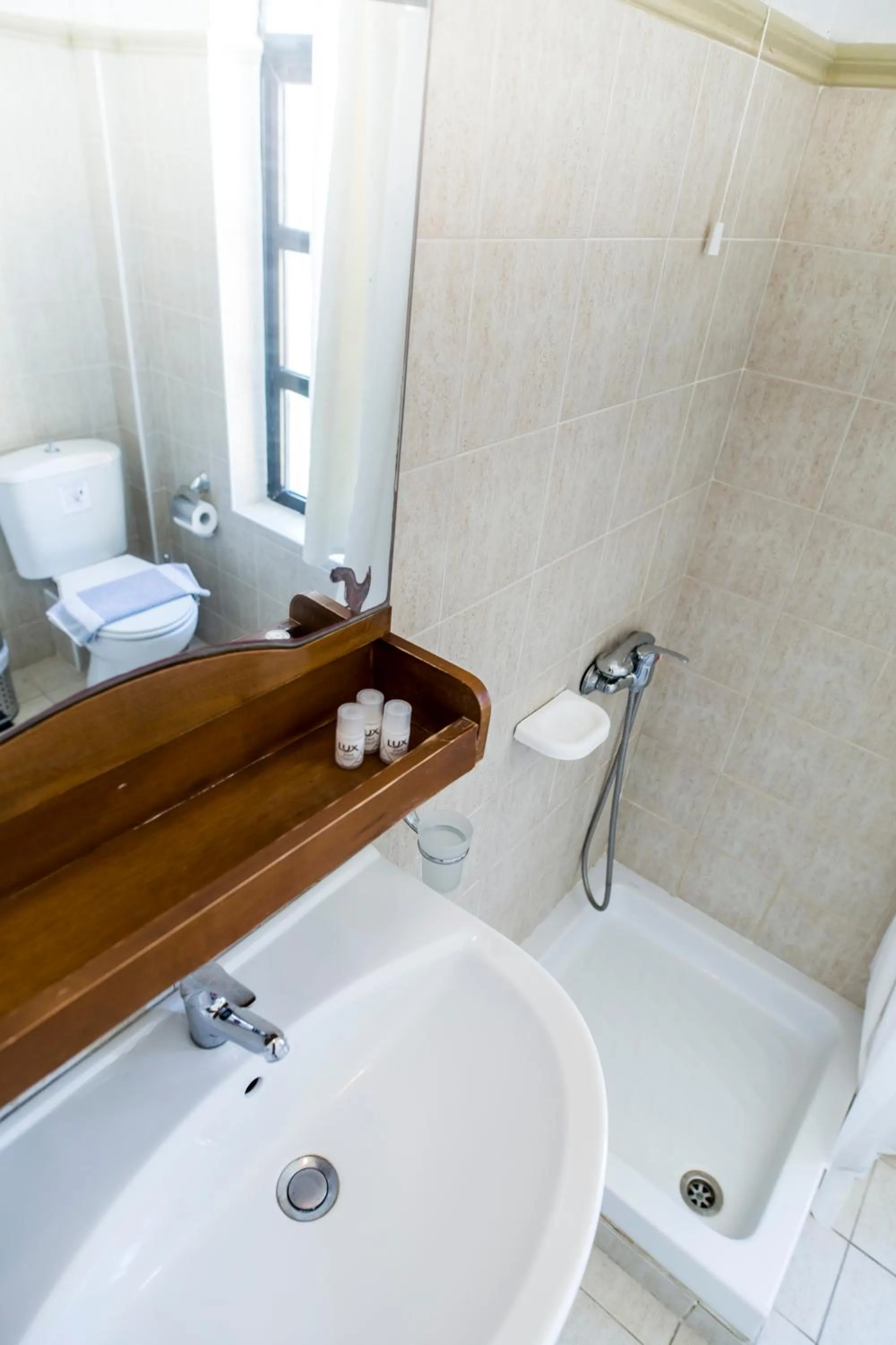 Shower in Creta Aquamarine Hotel